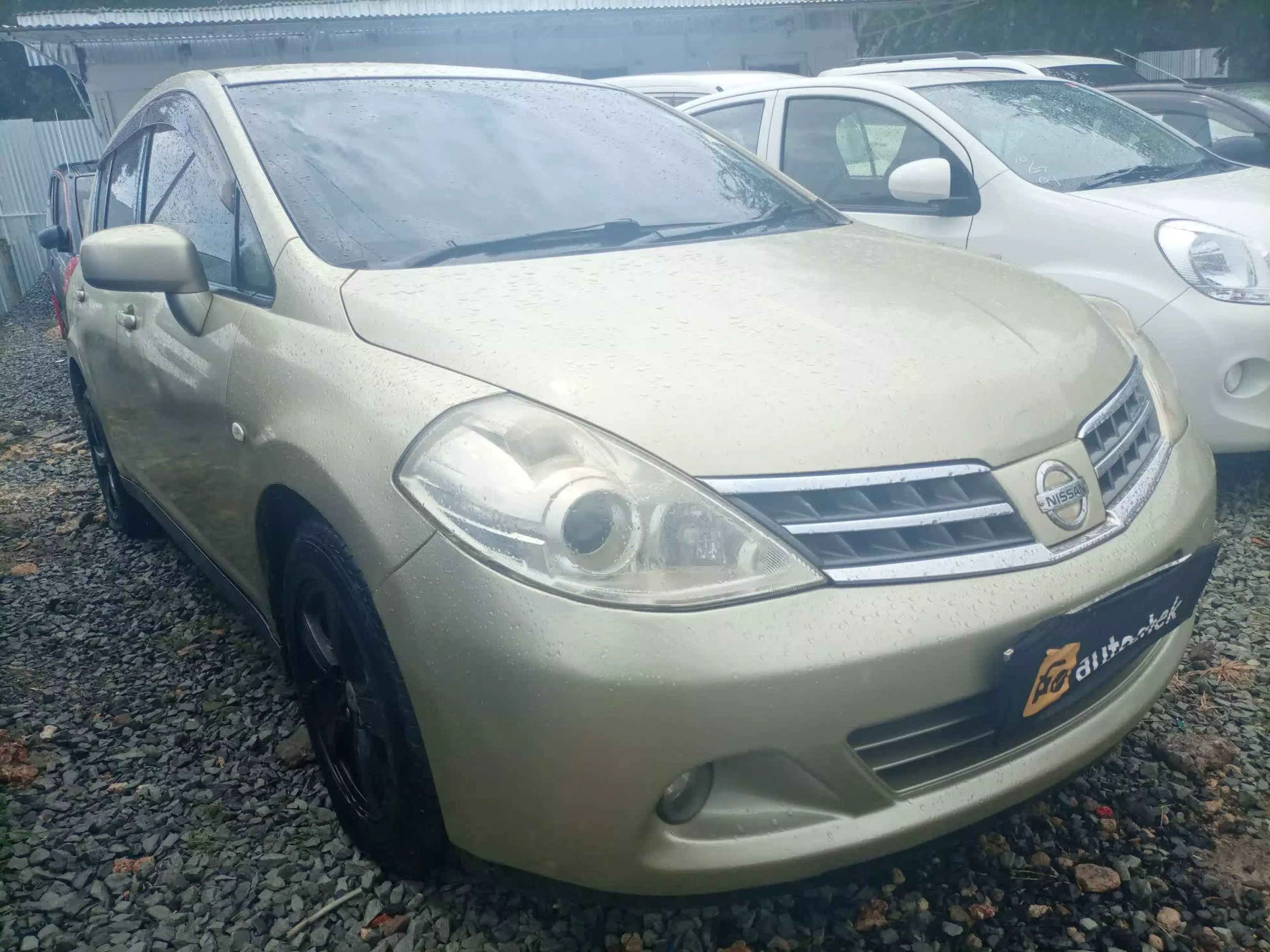 Nissan Tiida - 2015