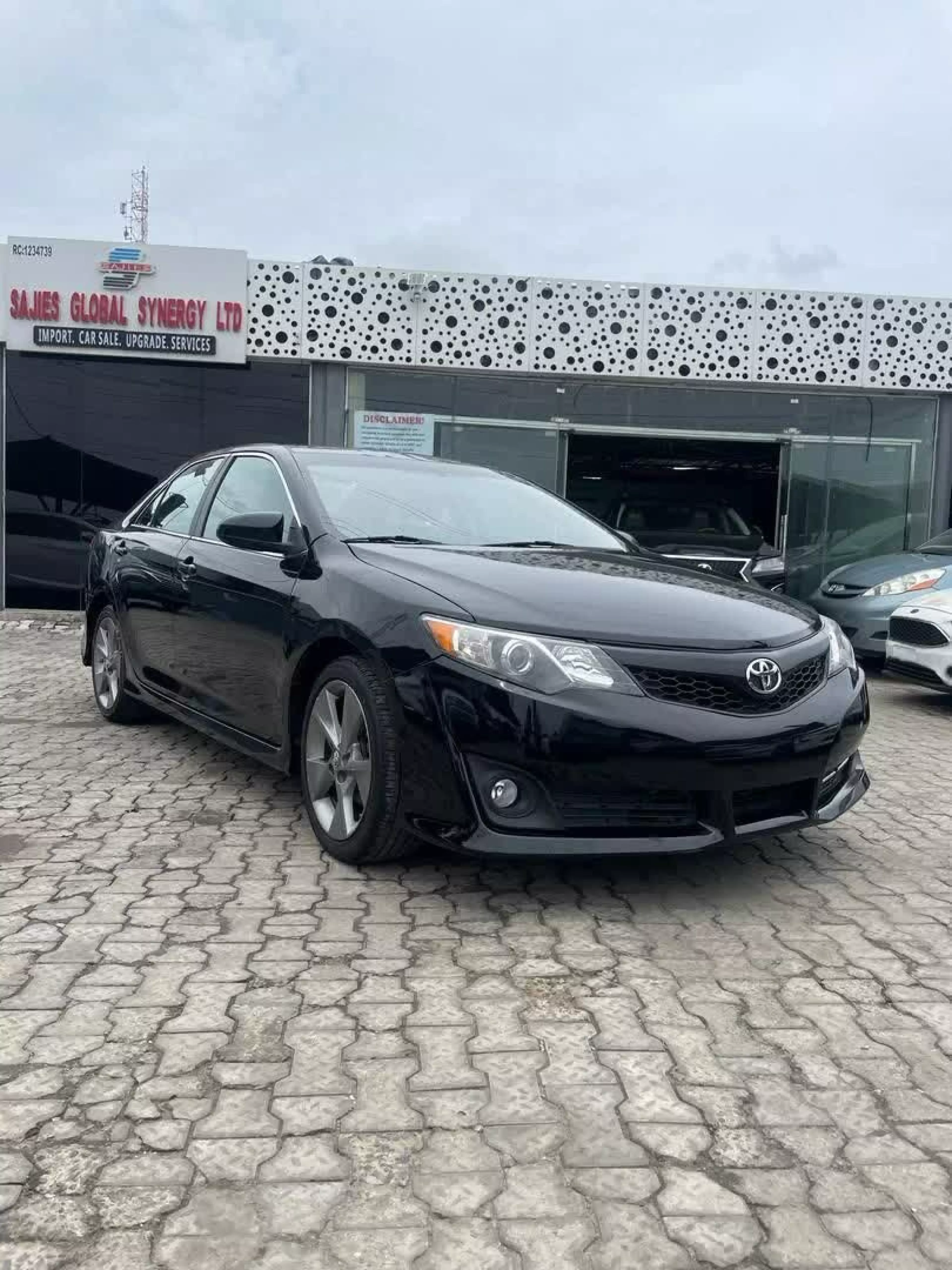Toyota Camry   - 2013