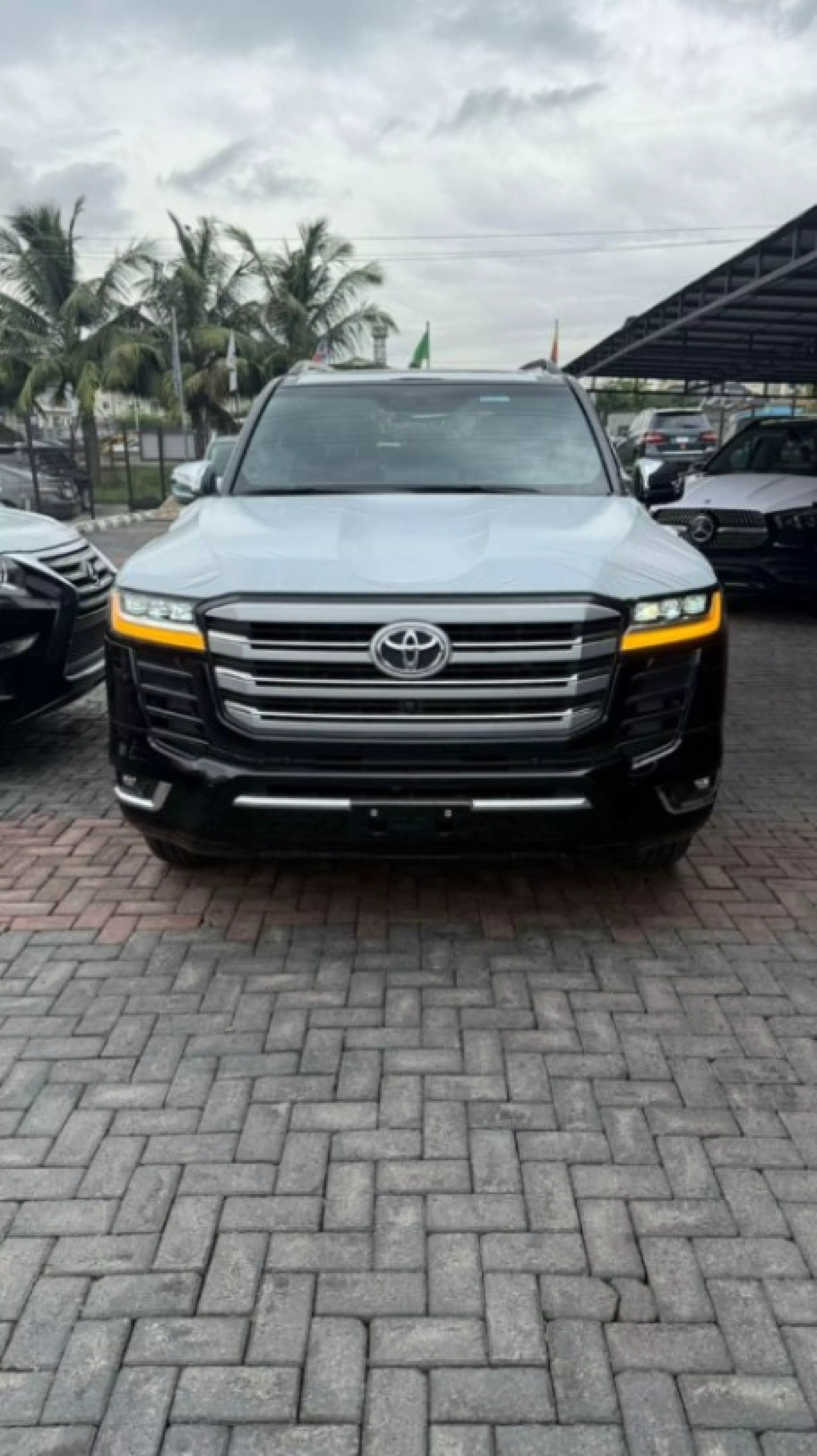 Toyota  Land Cruiser VXR V8 - 2023