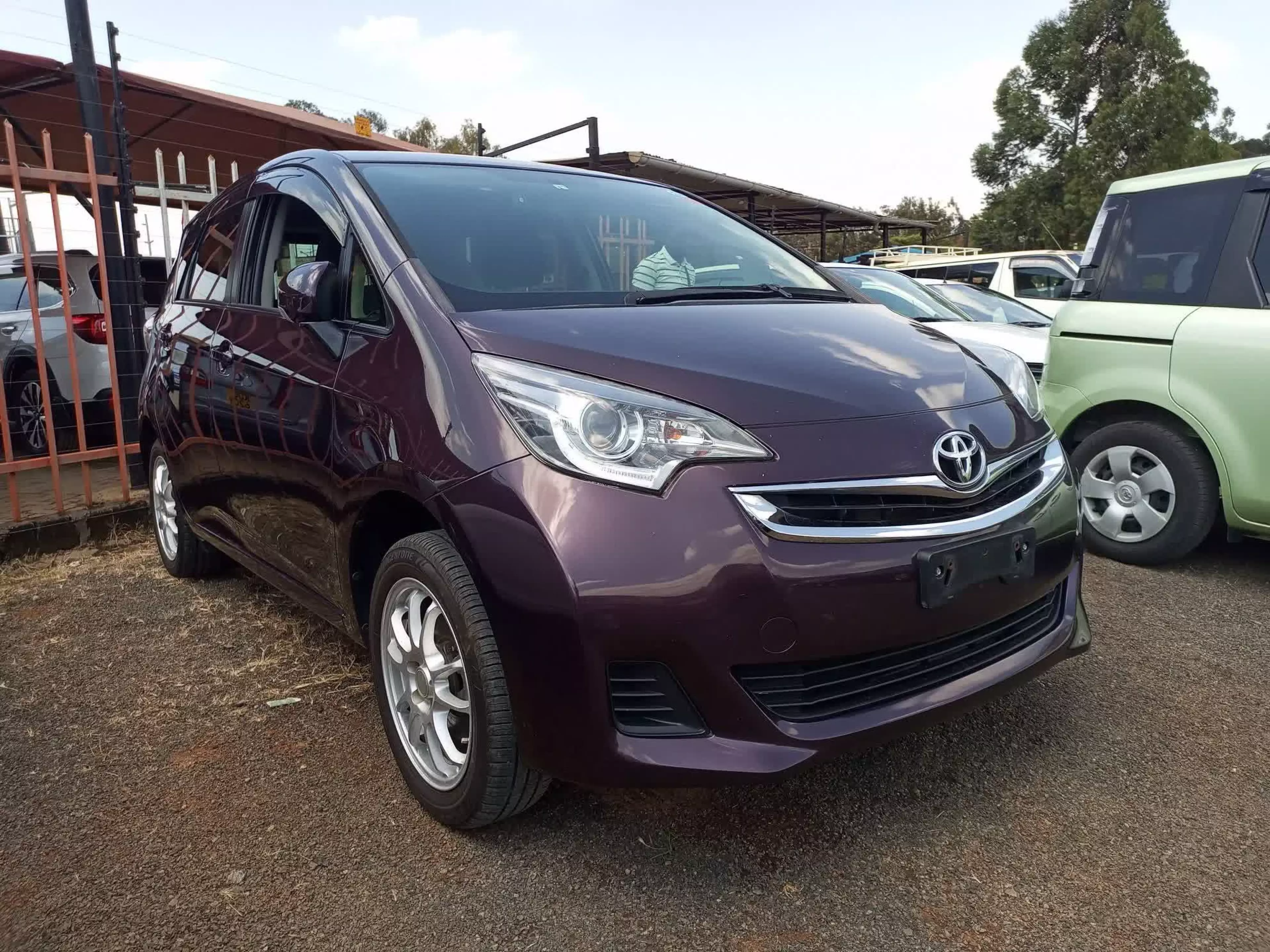 Toyota Ractis - 2014