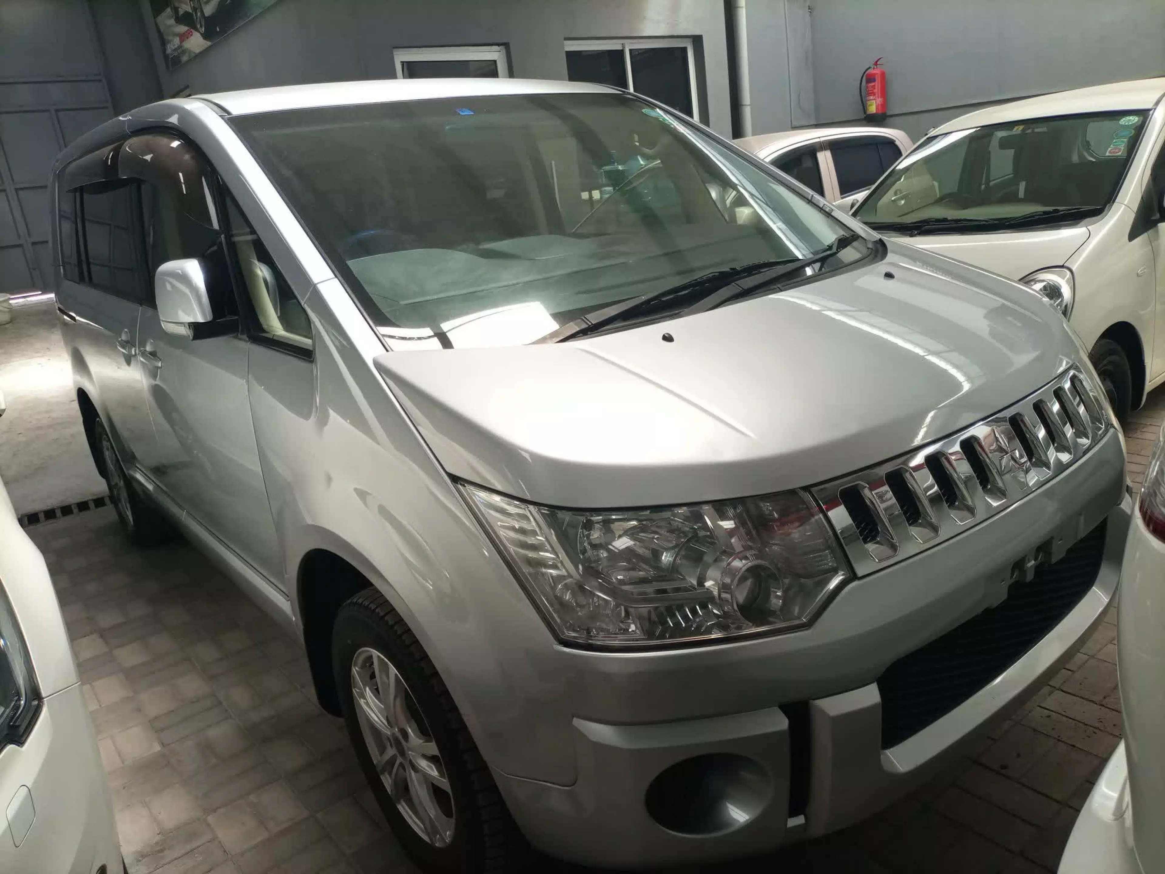 Mitsubishi Delica  - 2016