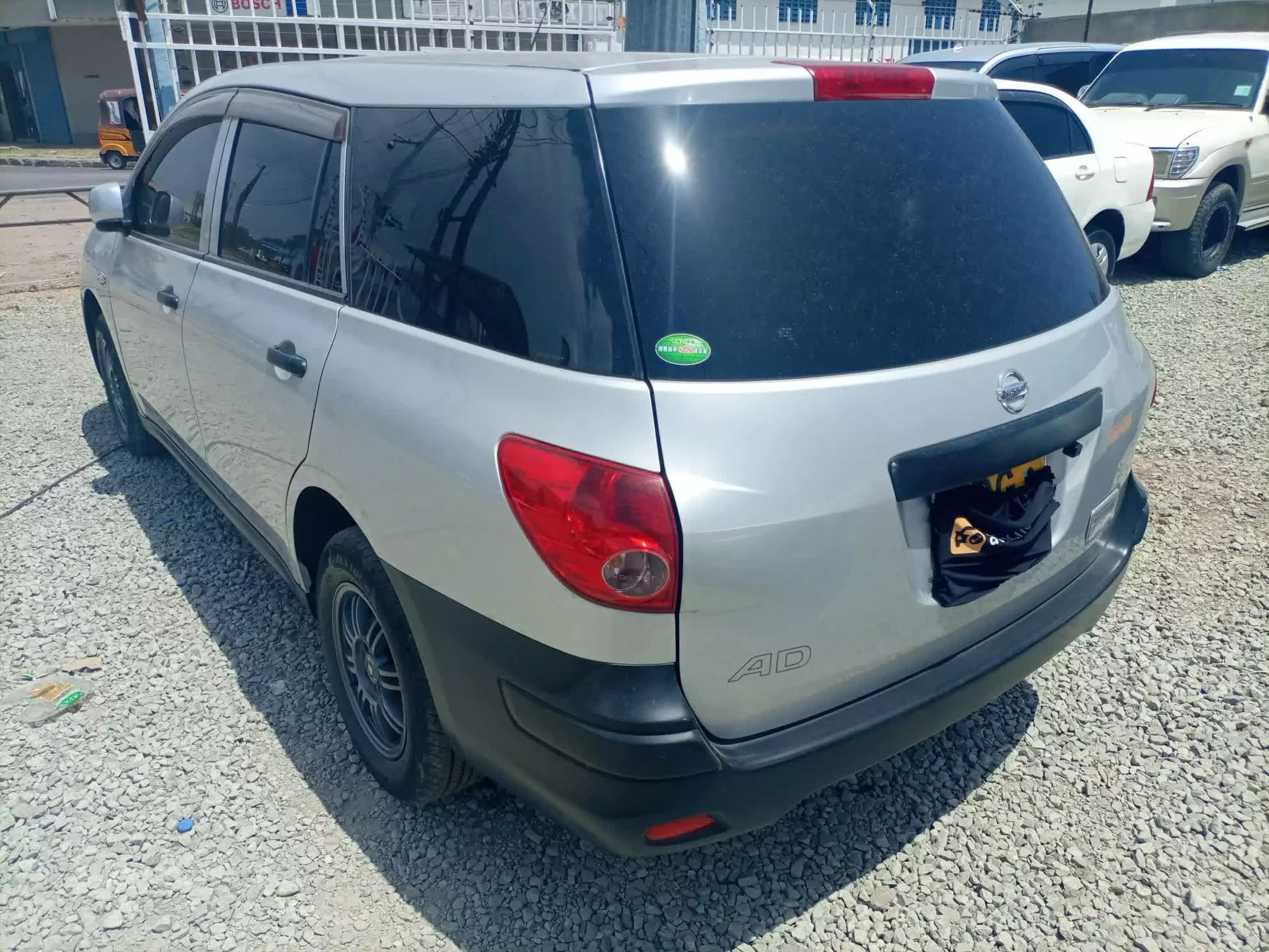 Nissan Advan  - 2014