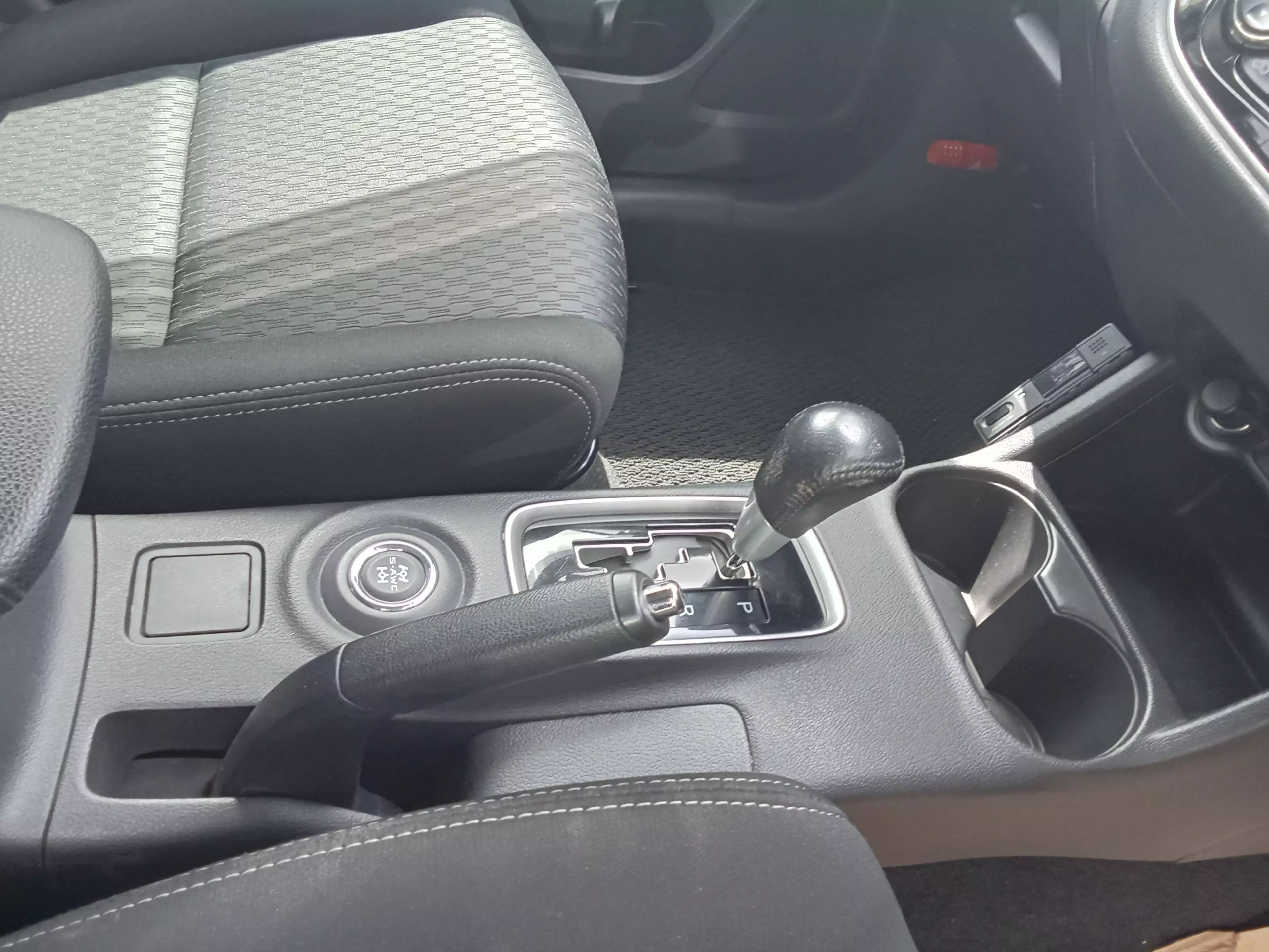 Mitsubishi Outlander GLX   - 2015