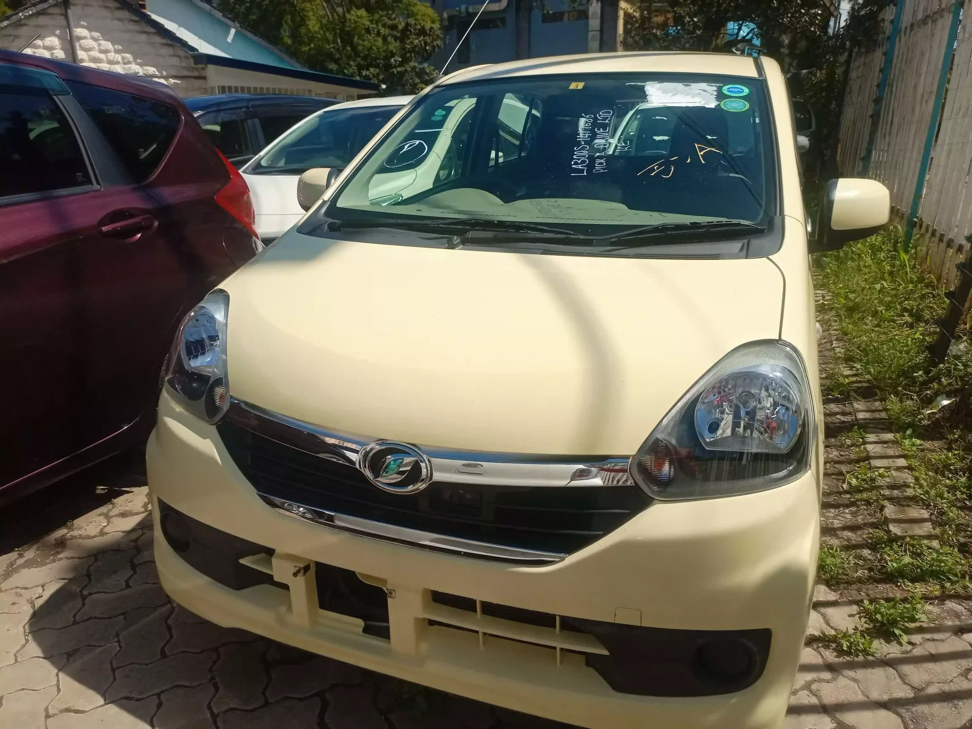 Daihatsu Mira    - 2017