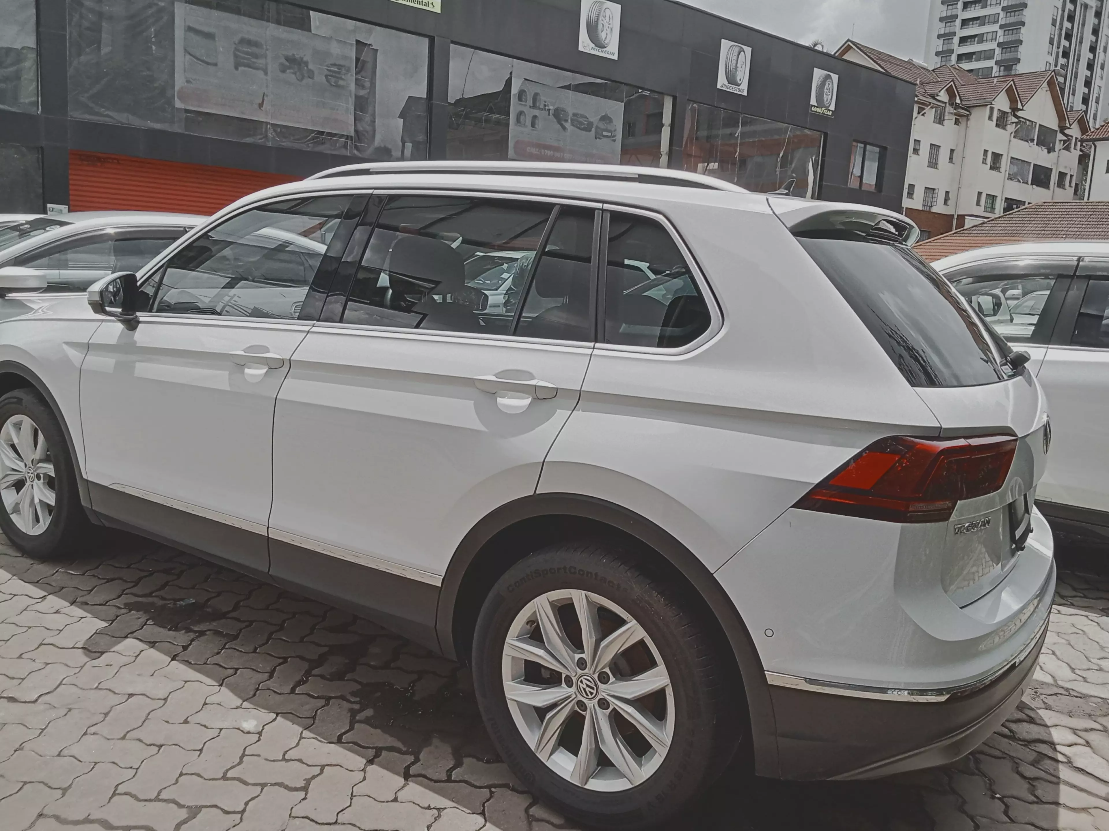 Volkswagen Tiguan   - 2017
