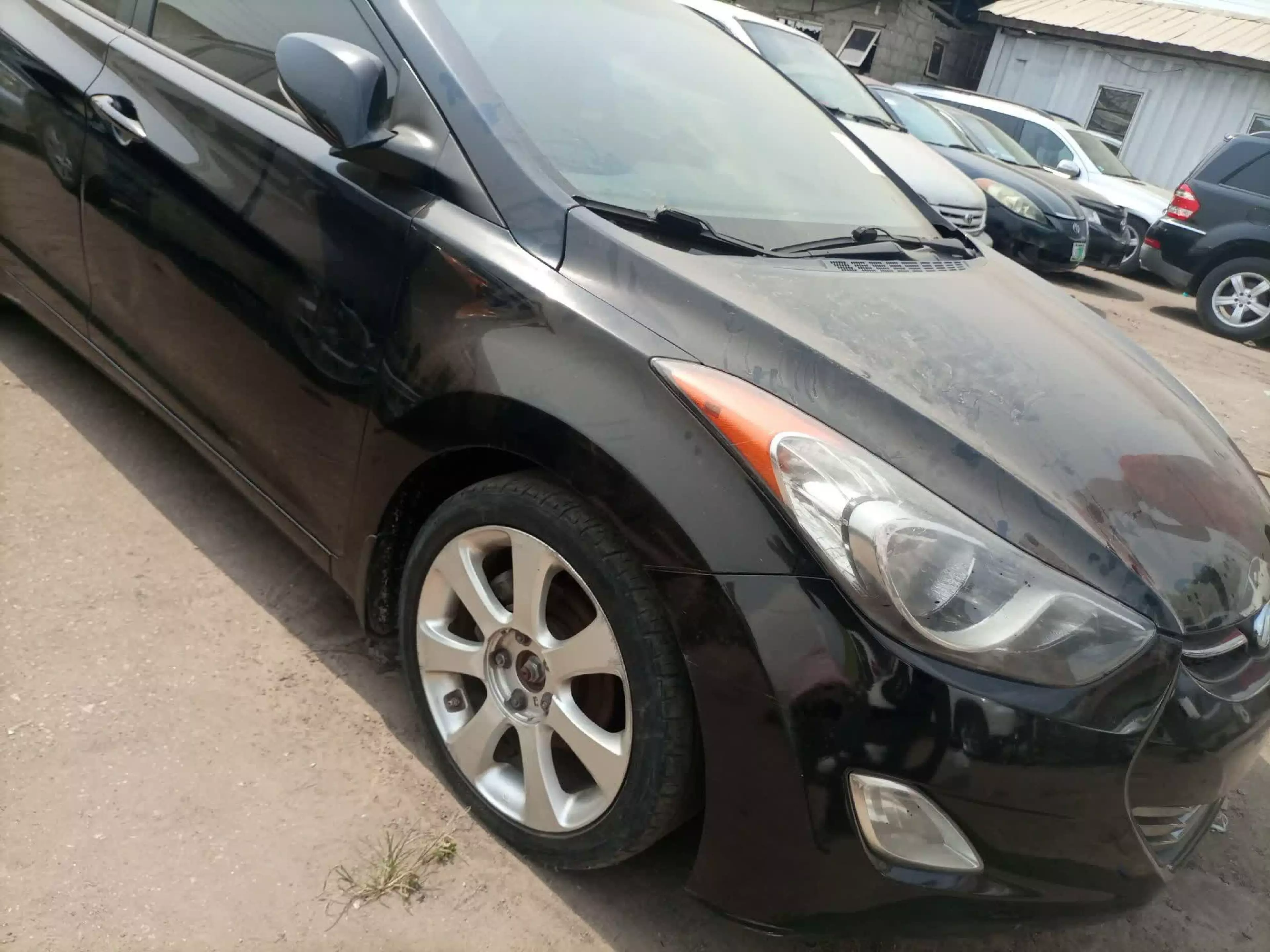 Hyundai Elantra - 2012