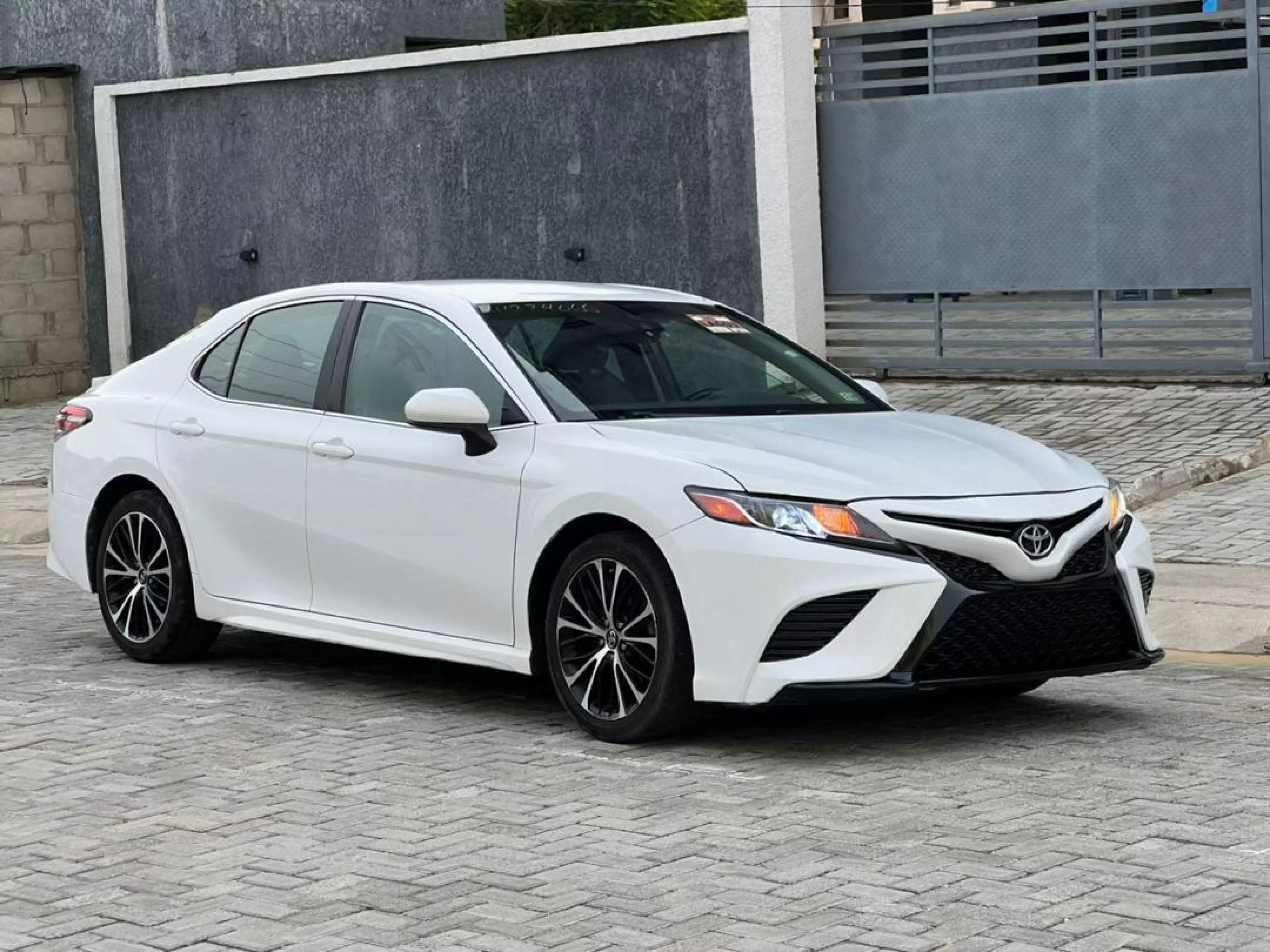 Toyota Camry - 2018