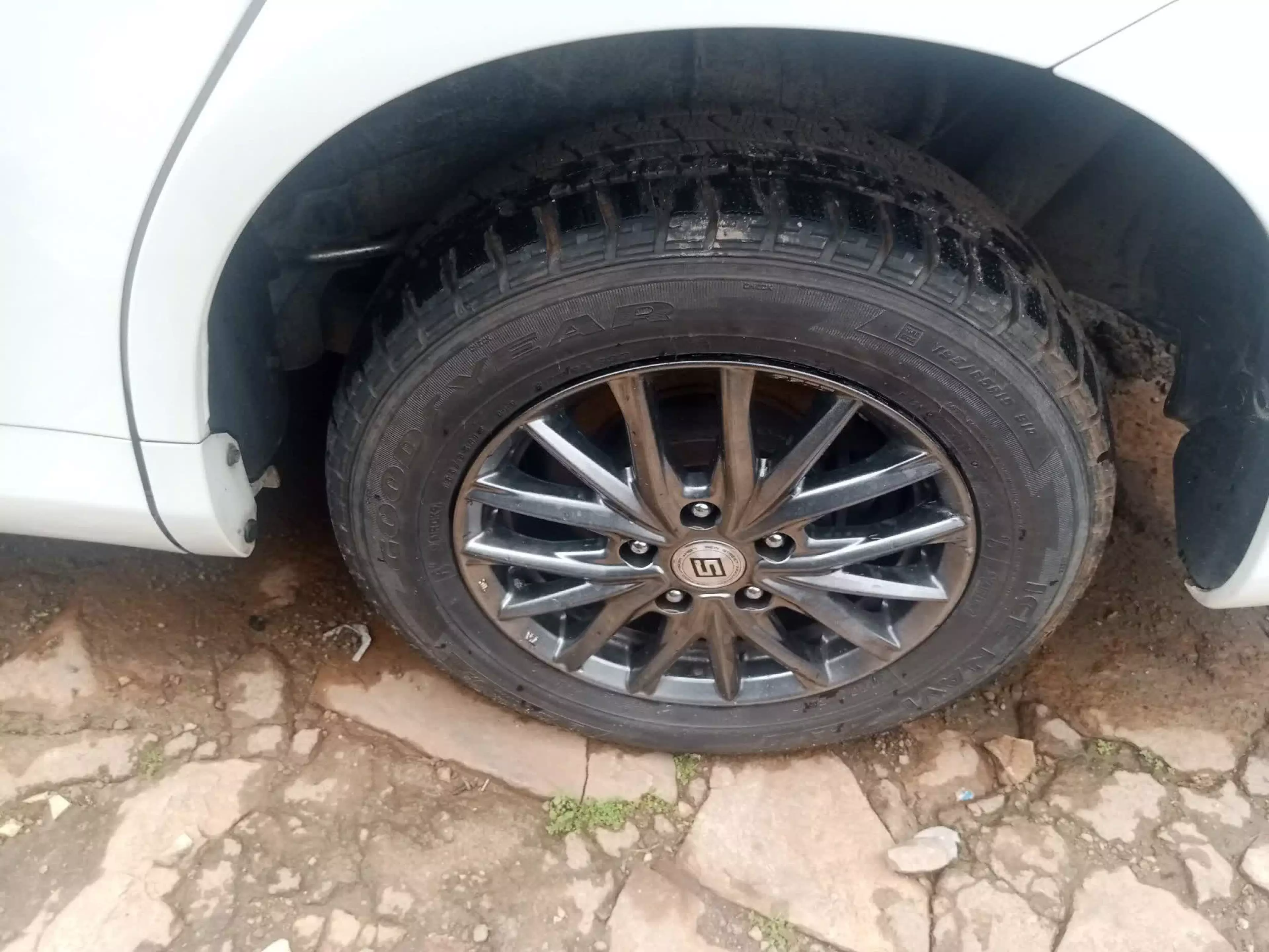 Toyota Noah   - 2010