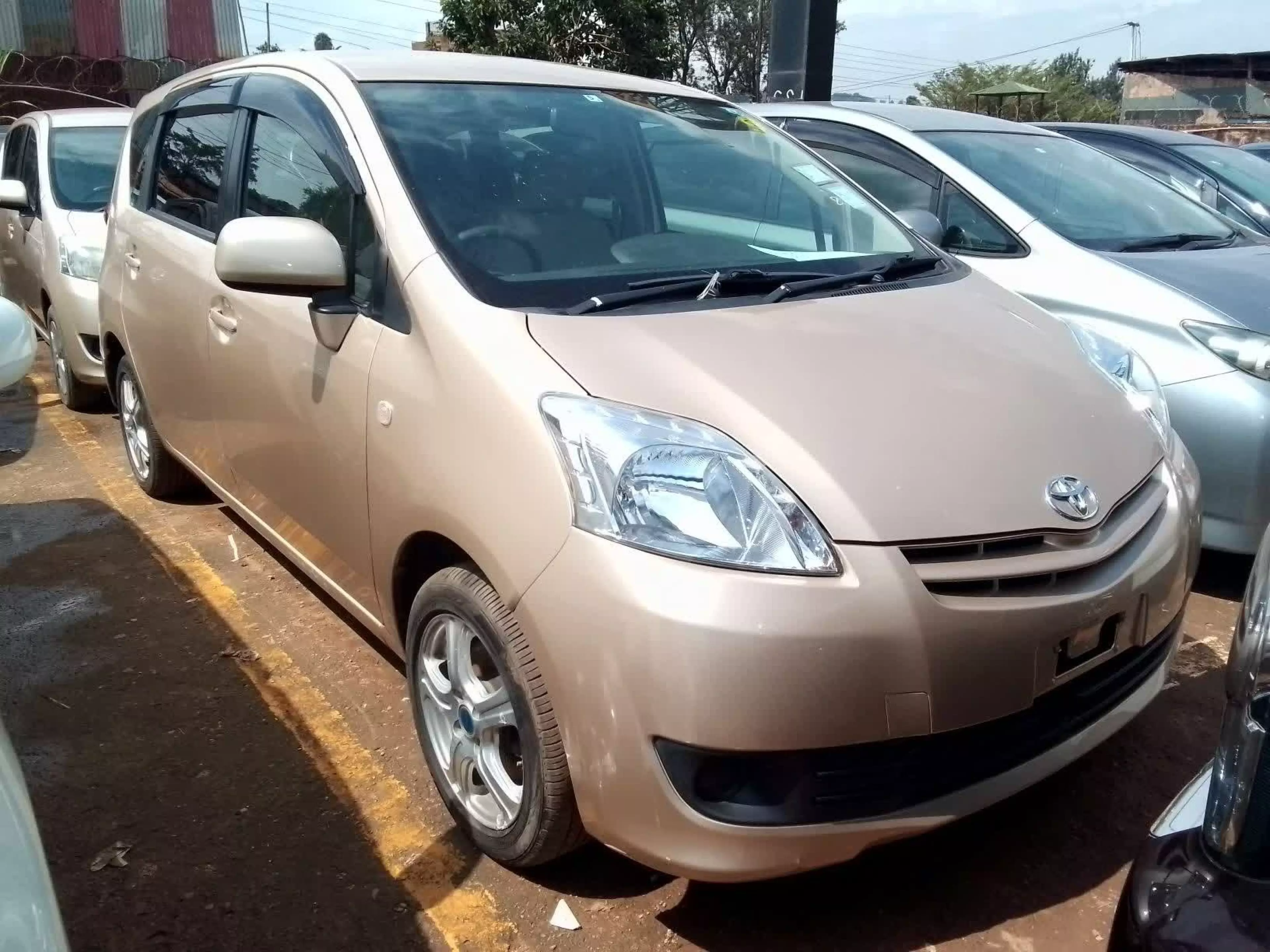 Toyota Passo Sette - 2010