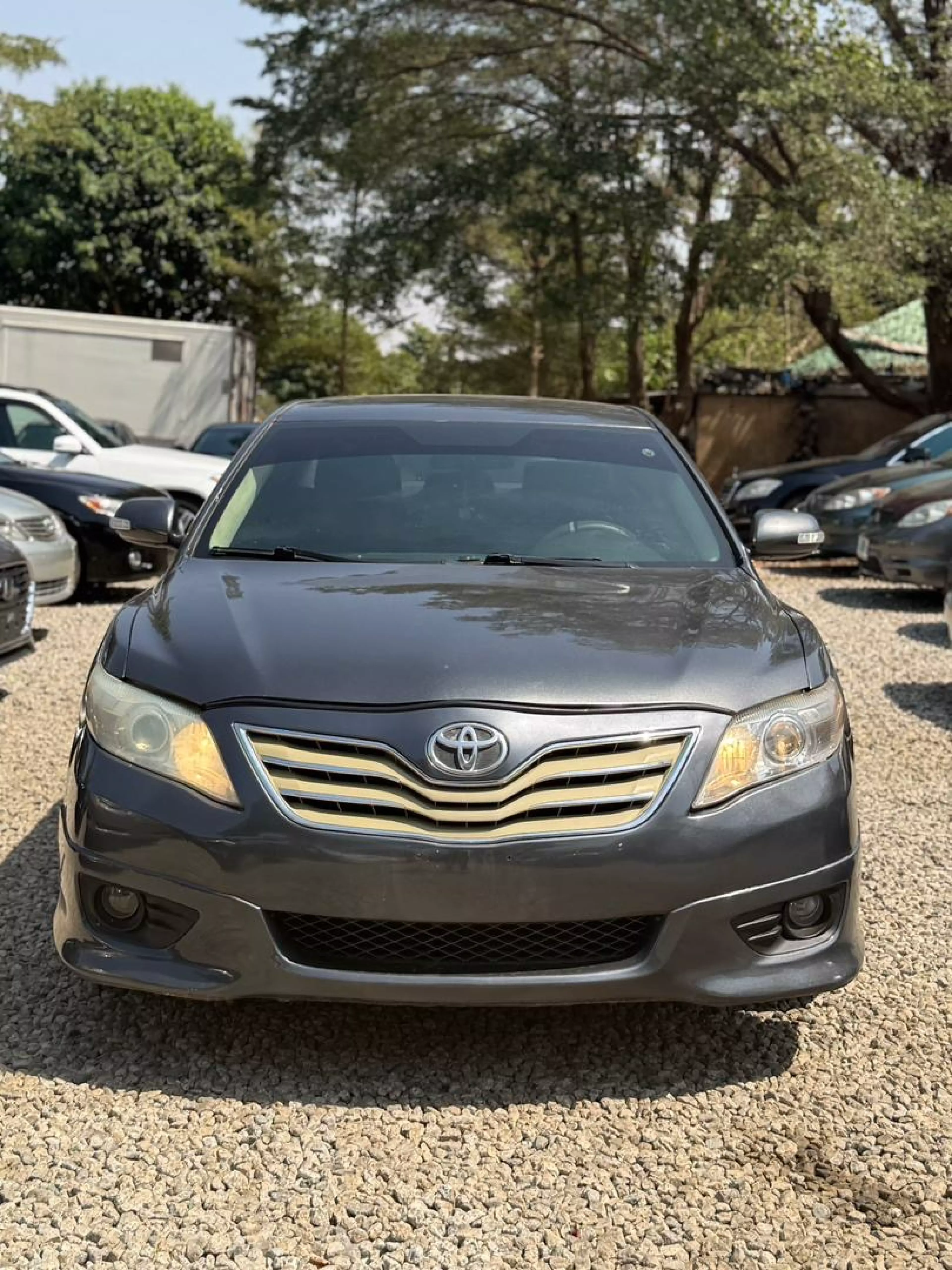Toyota Camry   - 2010