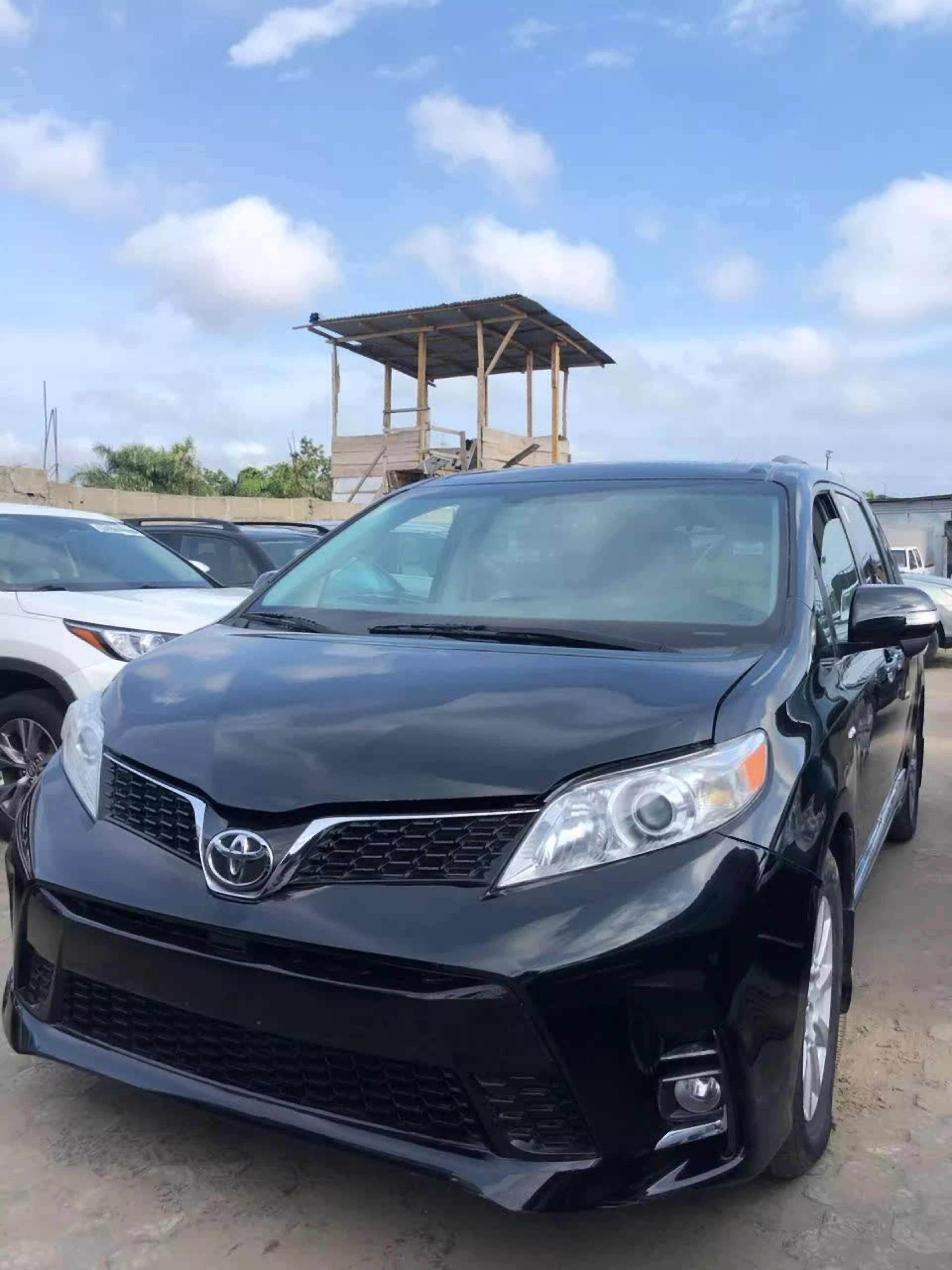 Toyota Sienna   - 2017