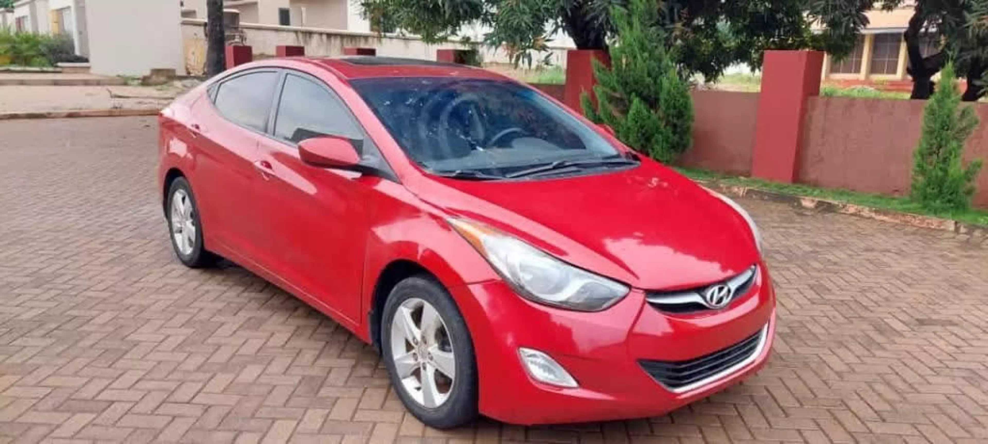 Hyundai Elantra - 2013