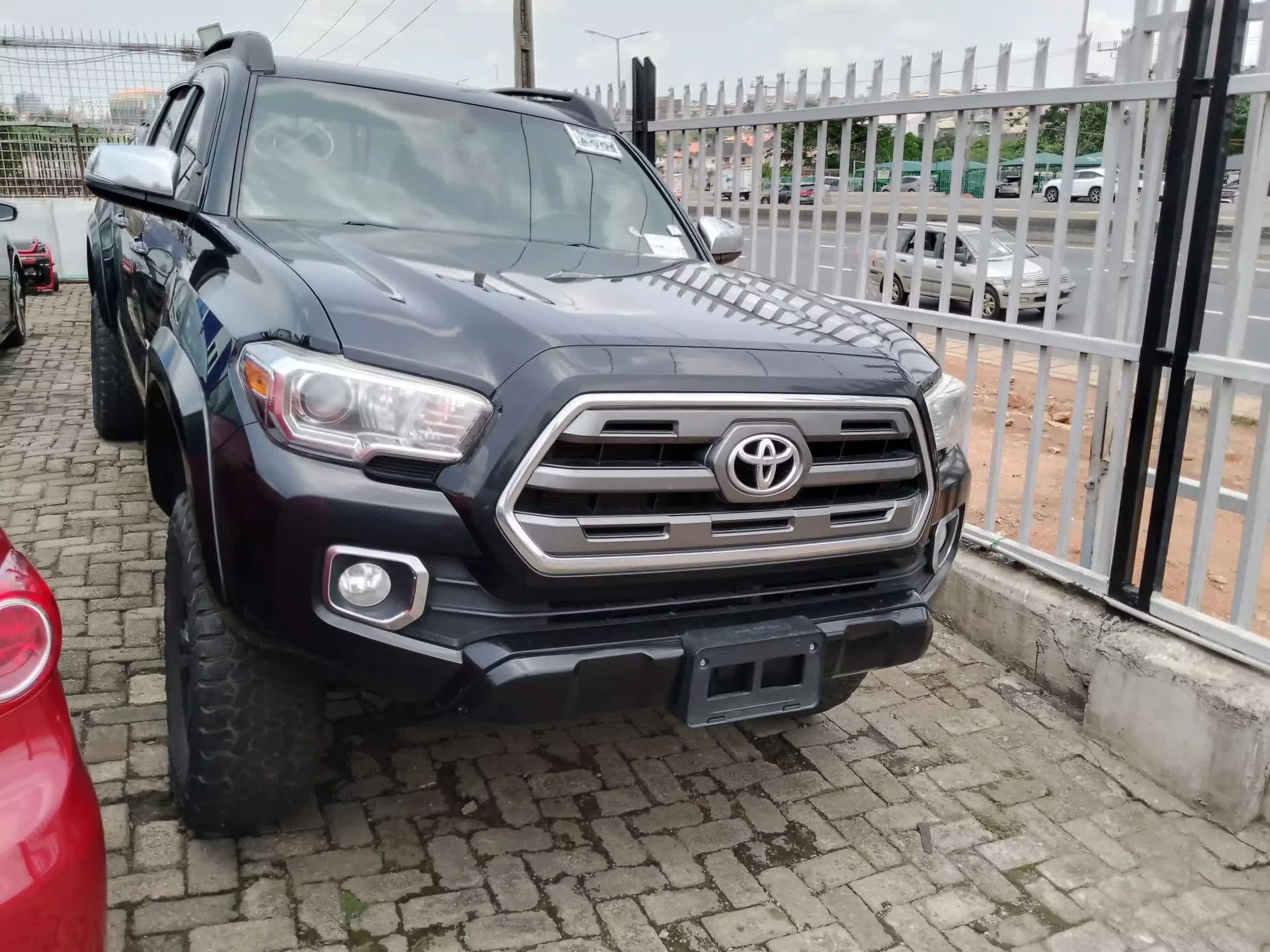 Toyota Tacoma - 2017