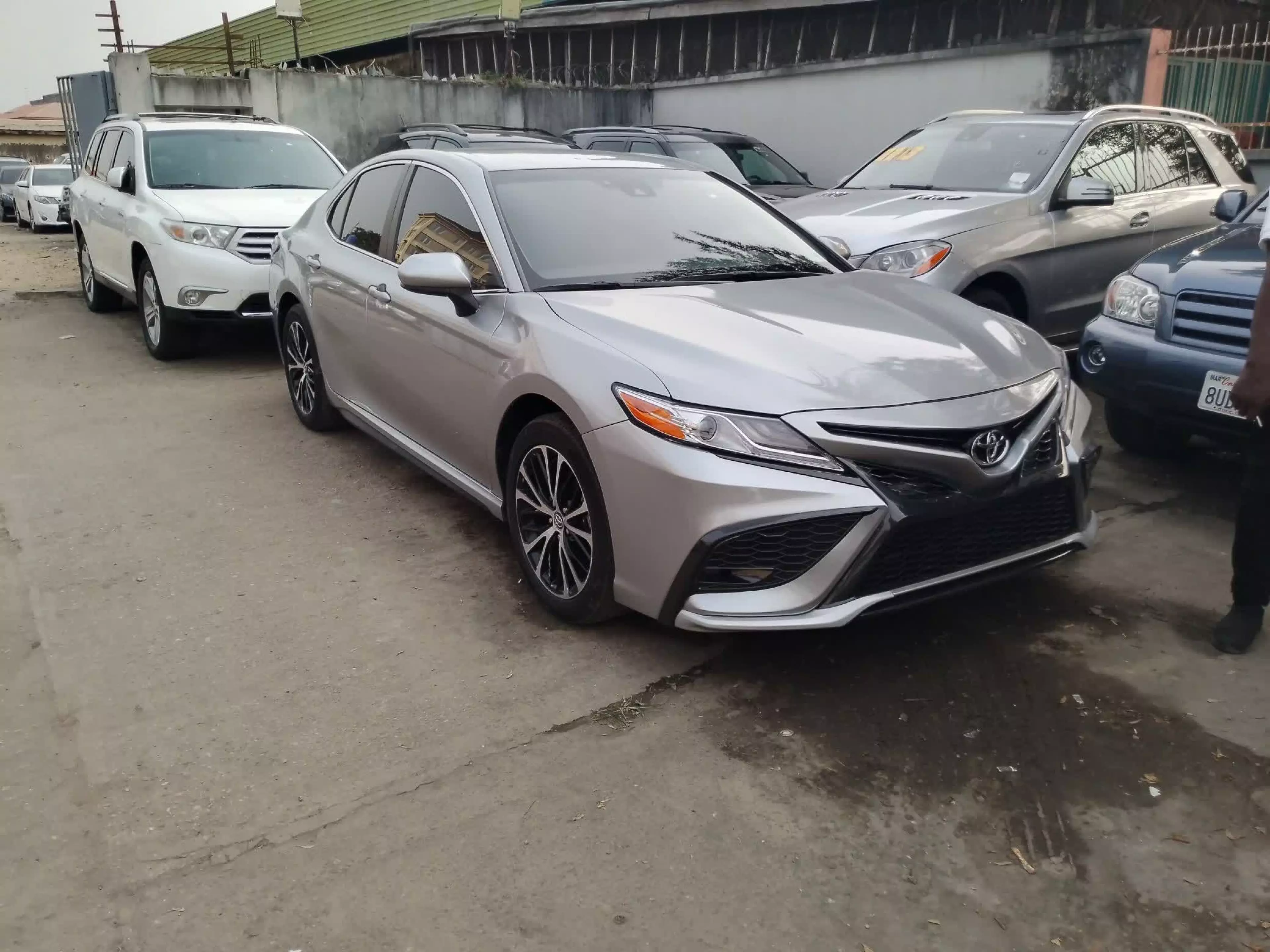 Toyota Camry - 2019