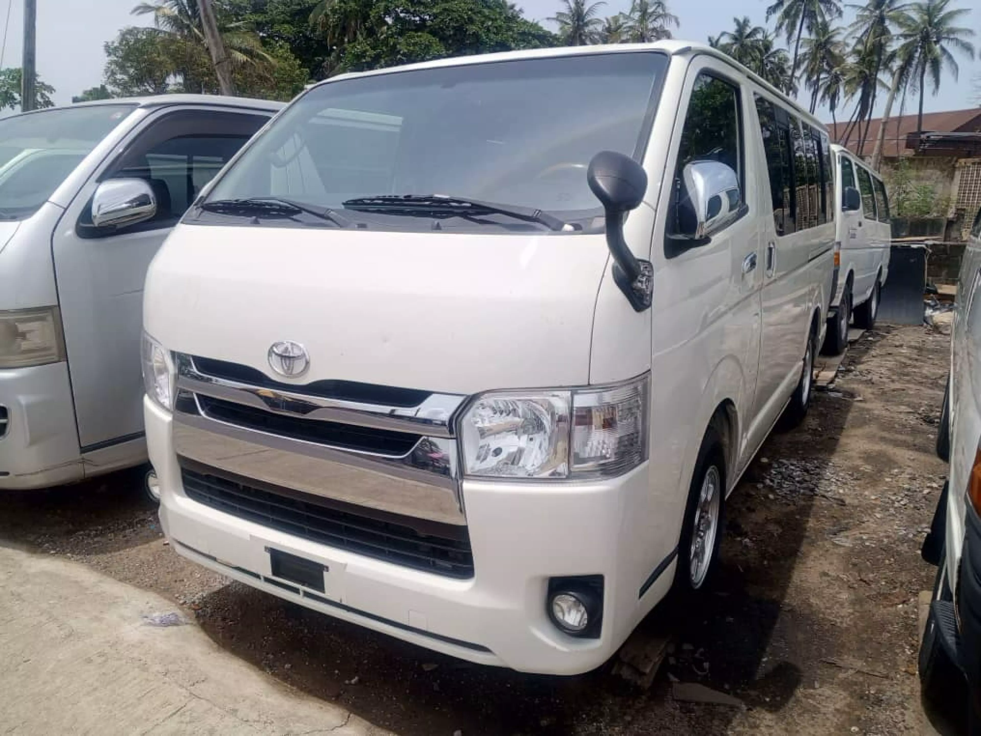 Toyota Hiace   - 2015