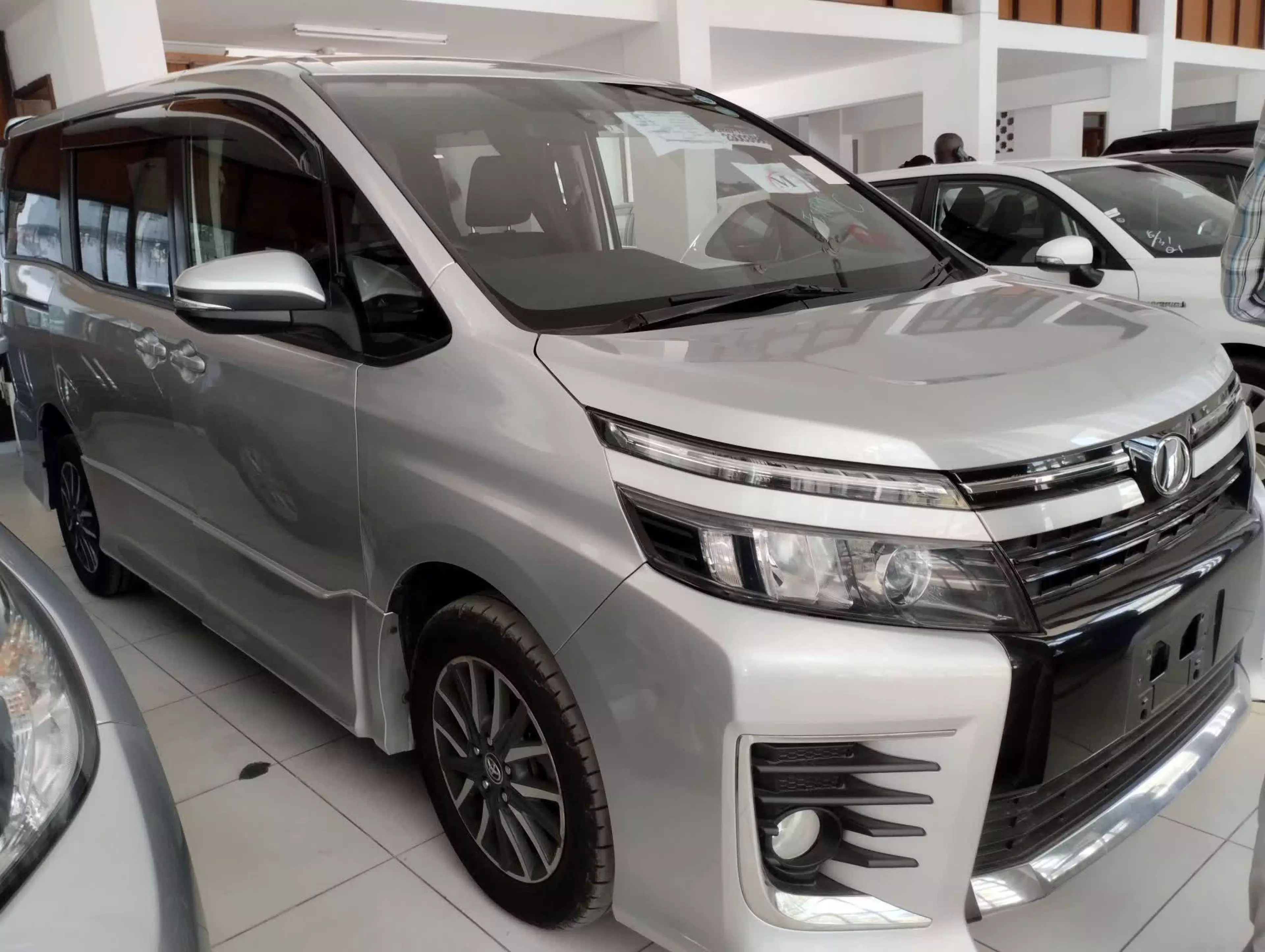 Toyota Voxy  - 2016