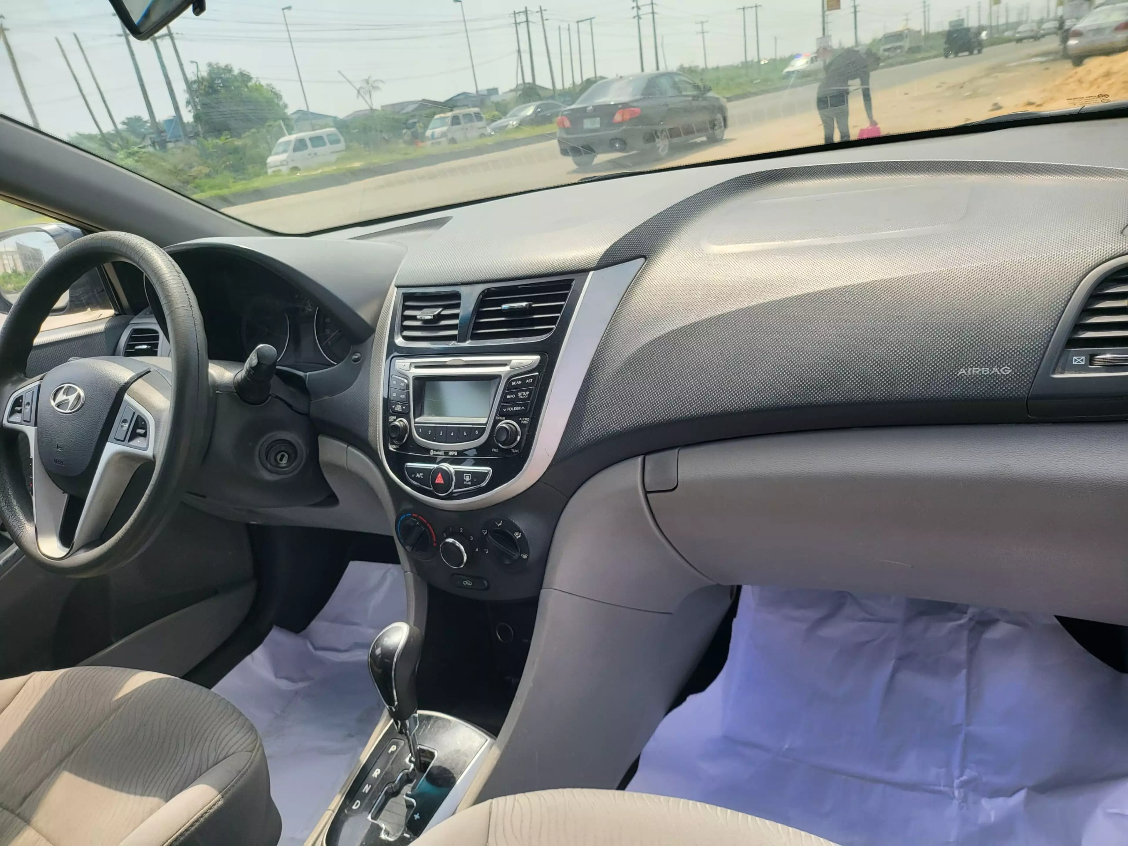 Hyundai Accent   - 2012