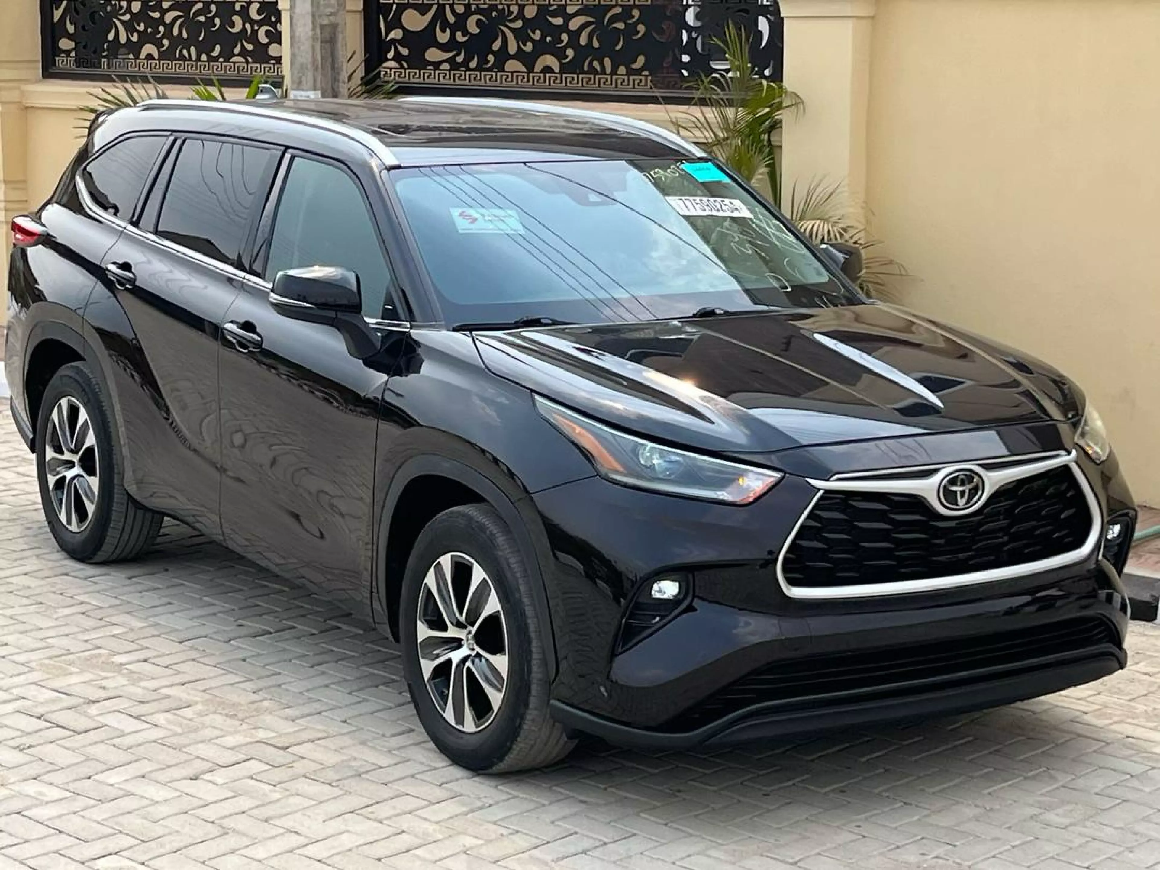 Toyota Highlander   - 2021