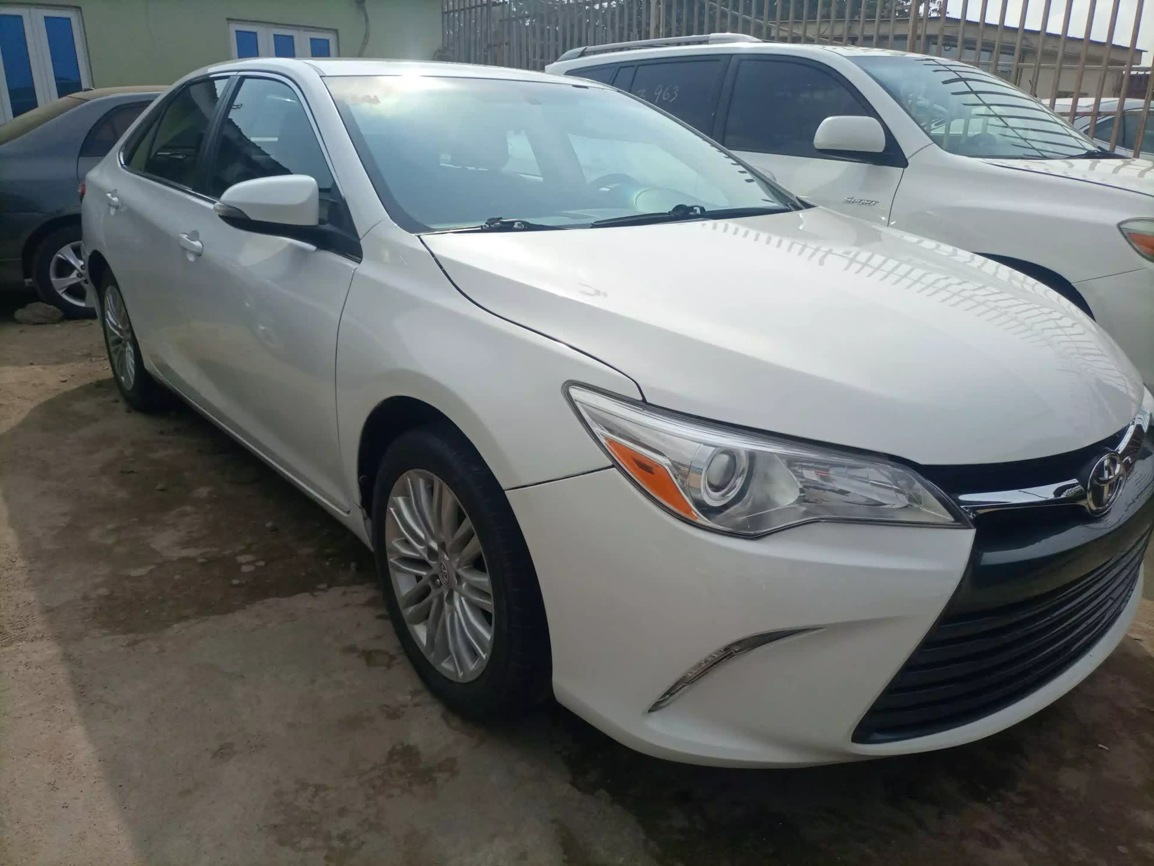 Toyota Camry - 2016