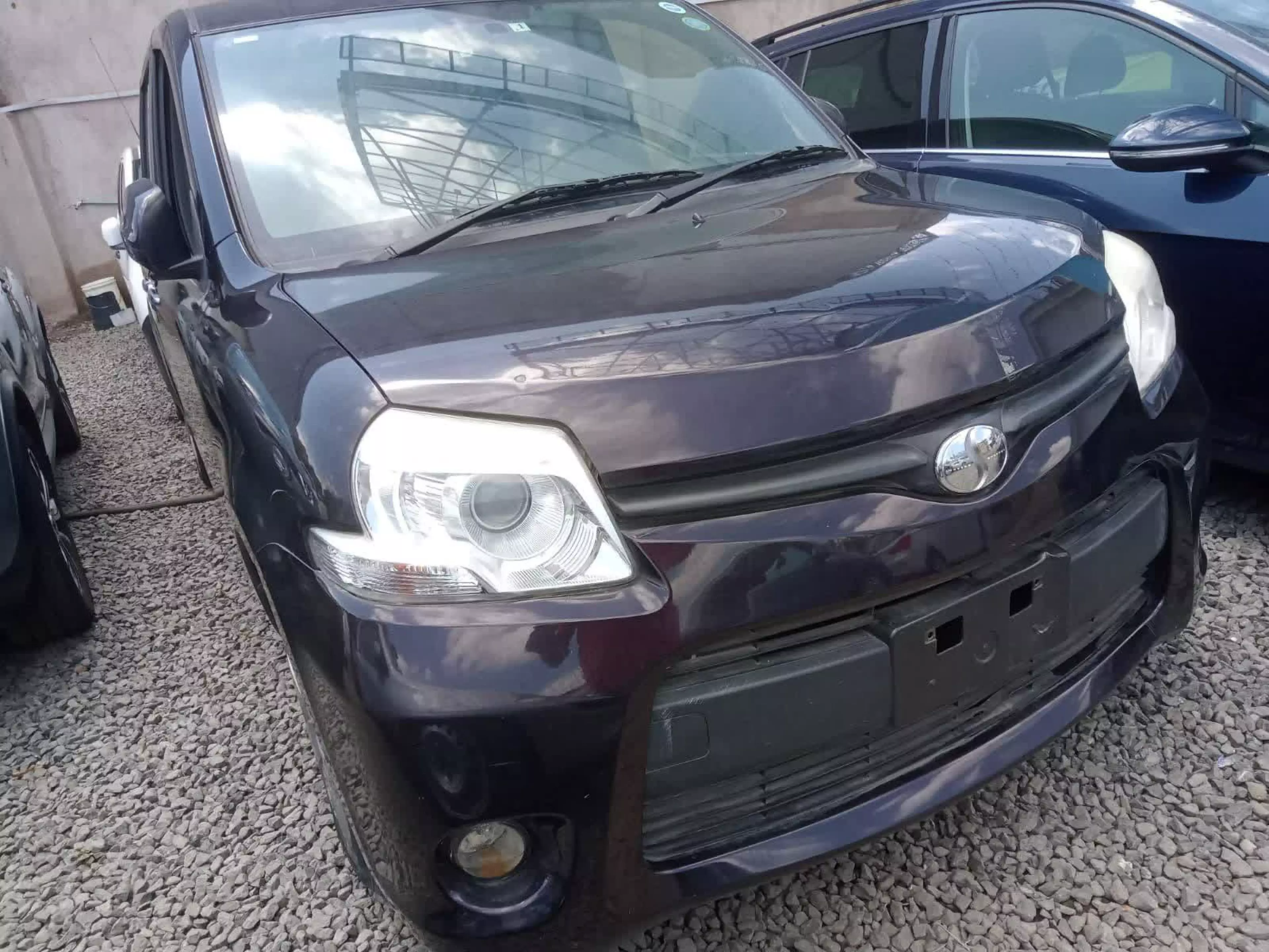 Toyota Sienta - 2016
