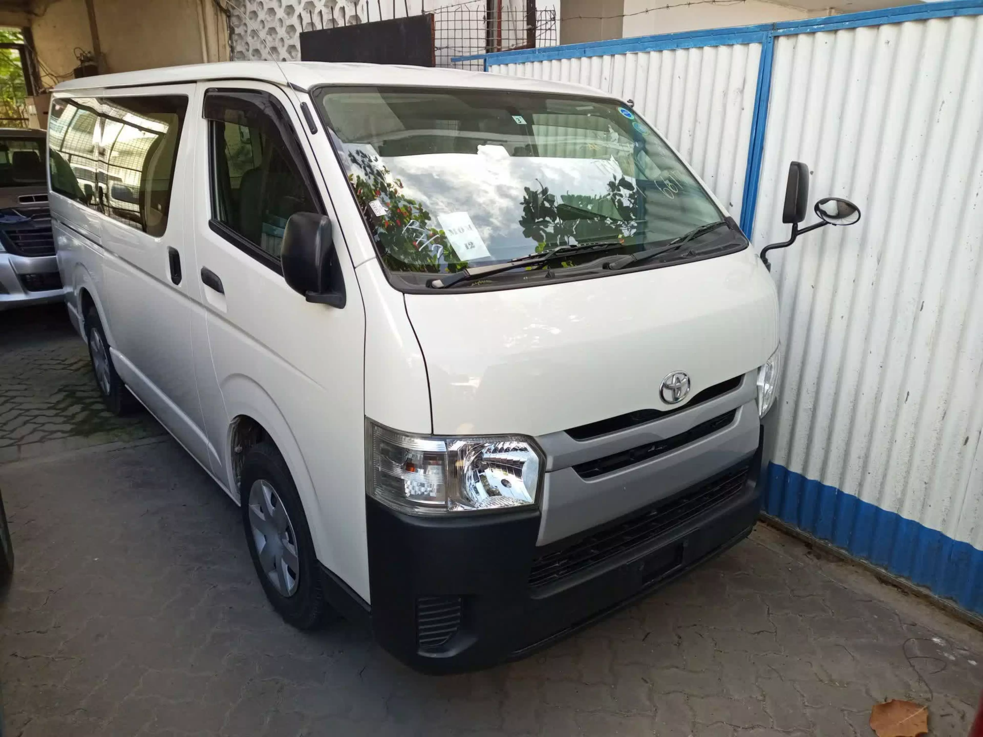 Toyota Hiace - 2015