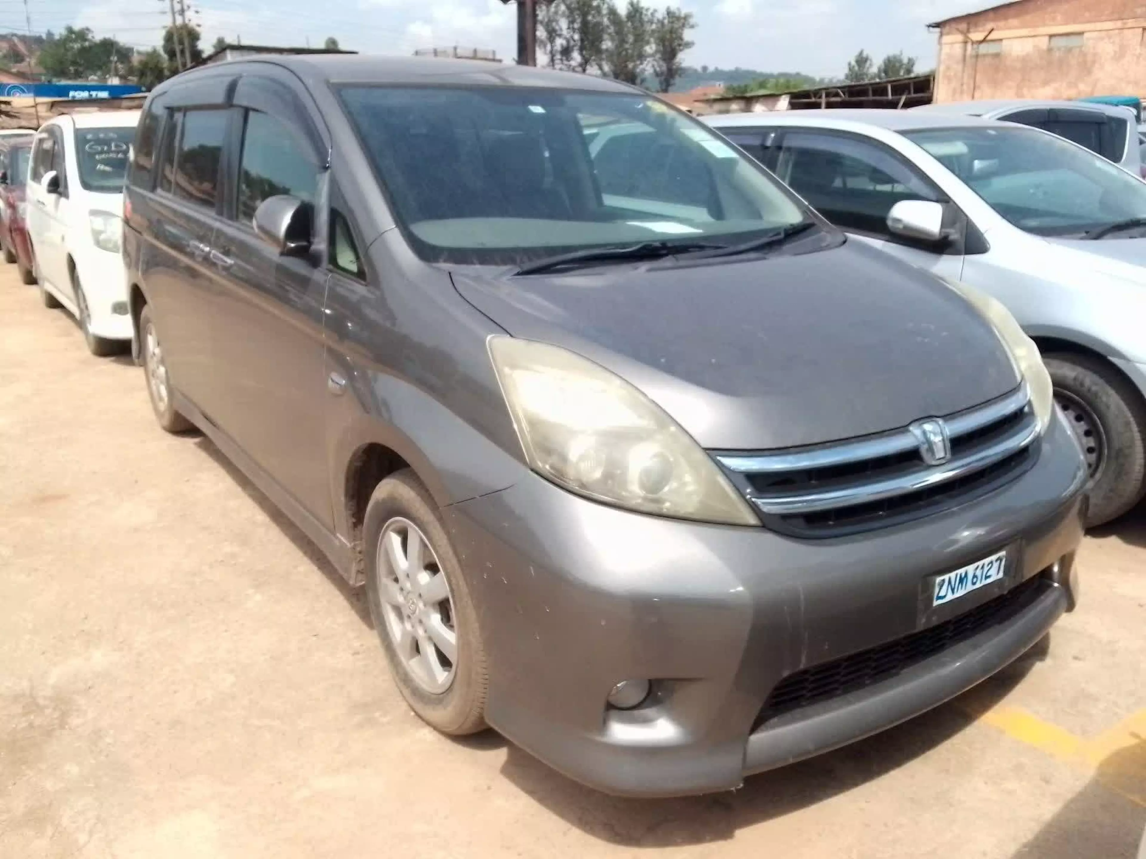 Toyota Isis  - 2009