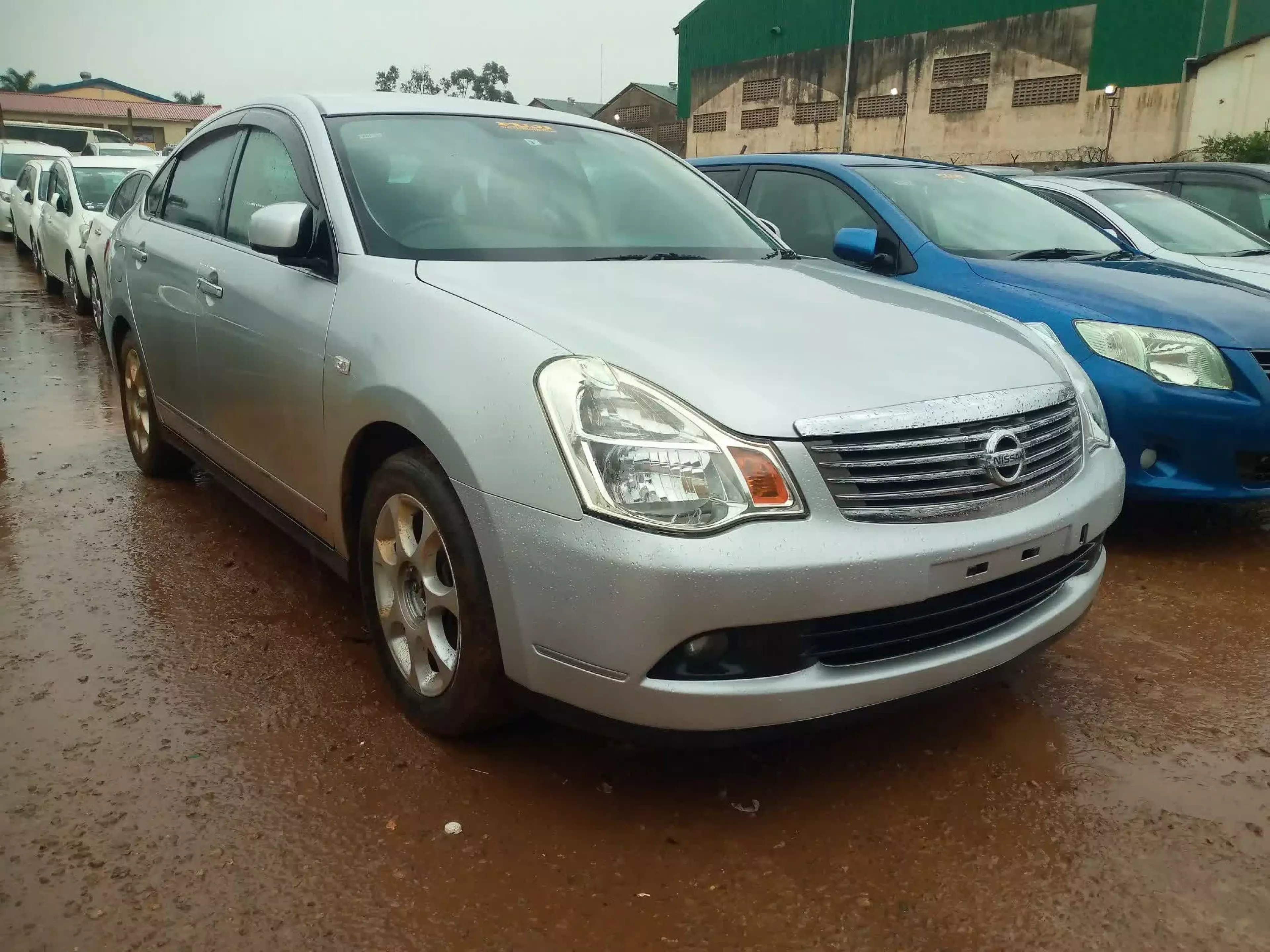 Nissan Bluebird - 2010