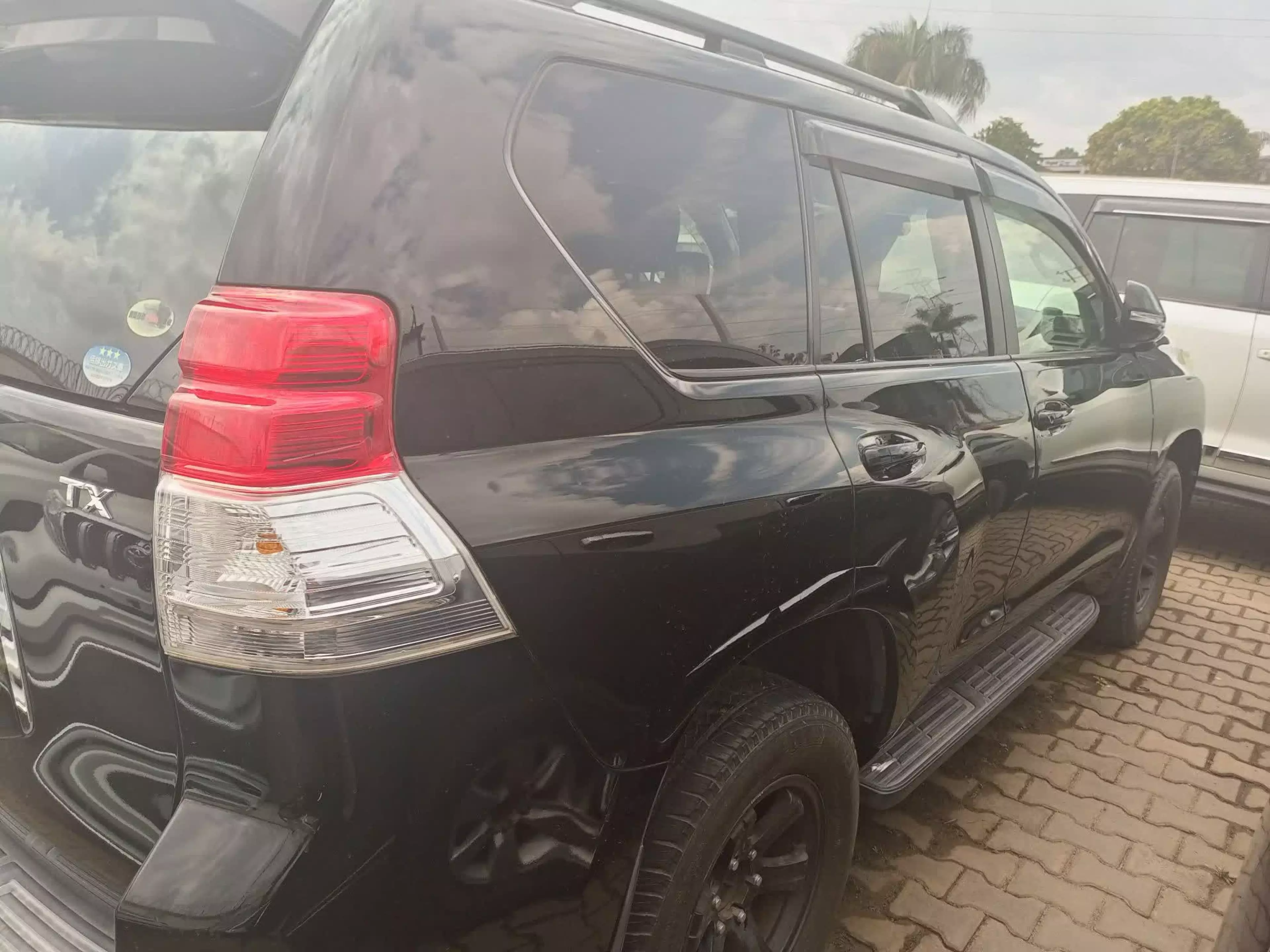 Toyota LAND CRUISER VGX - 2012