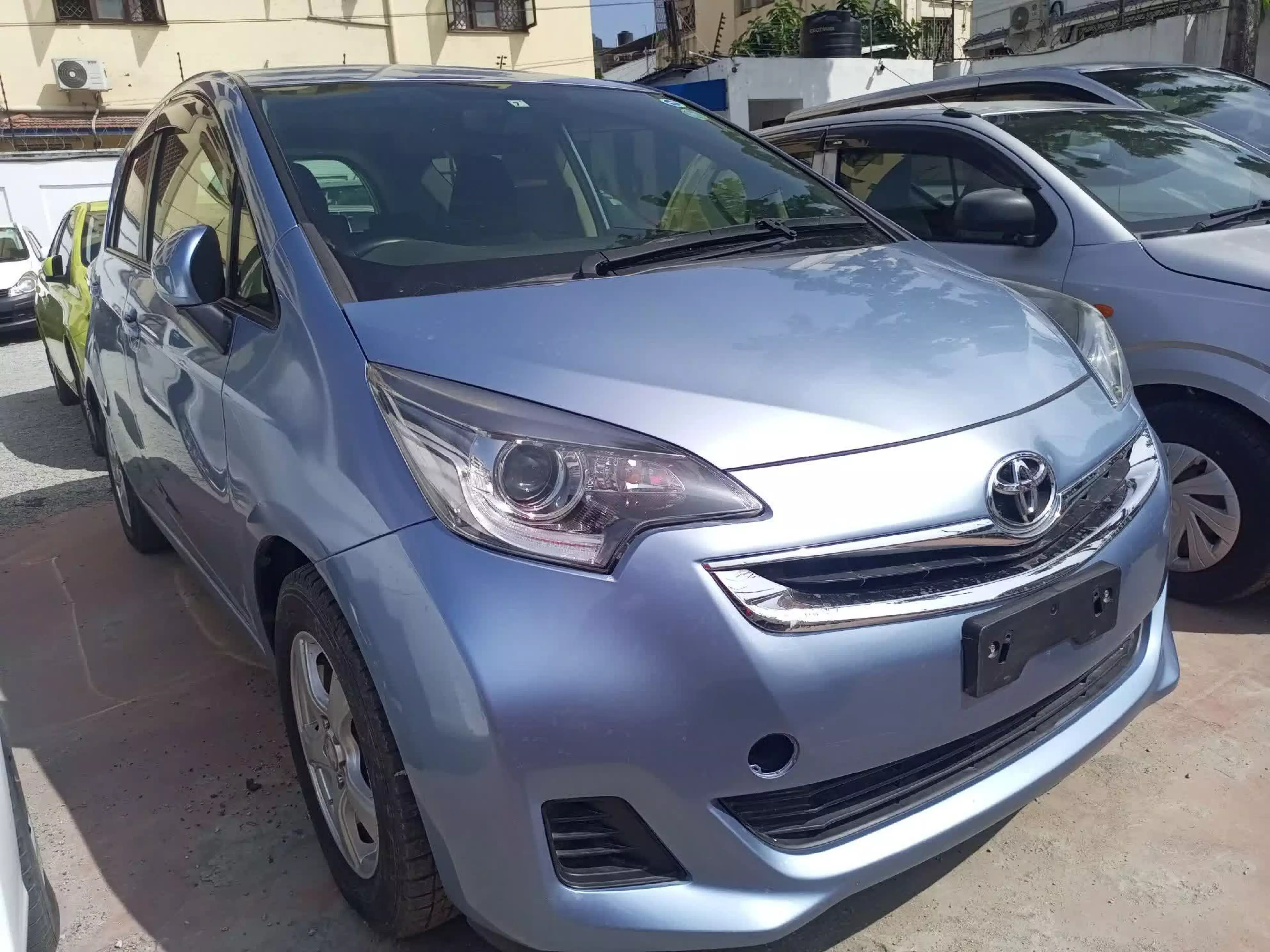 Toyota Ractis - 2015