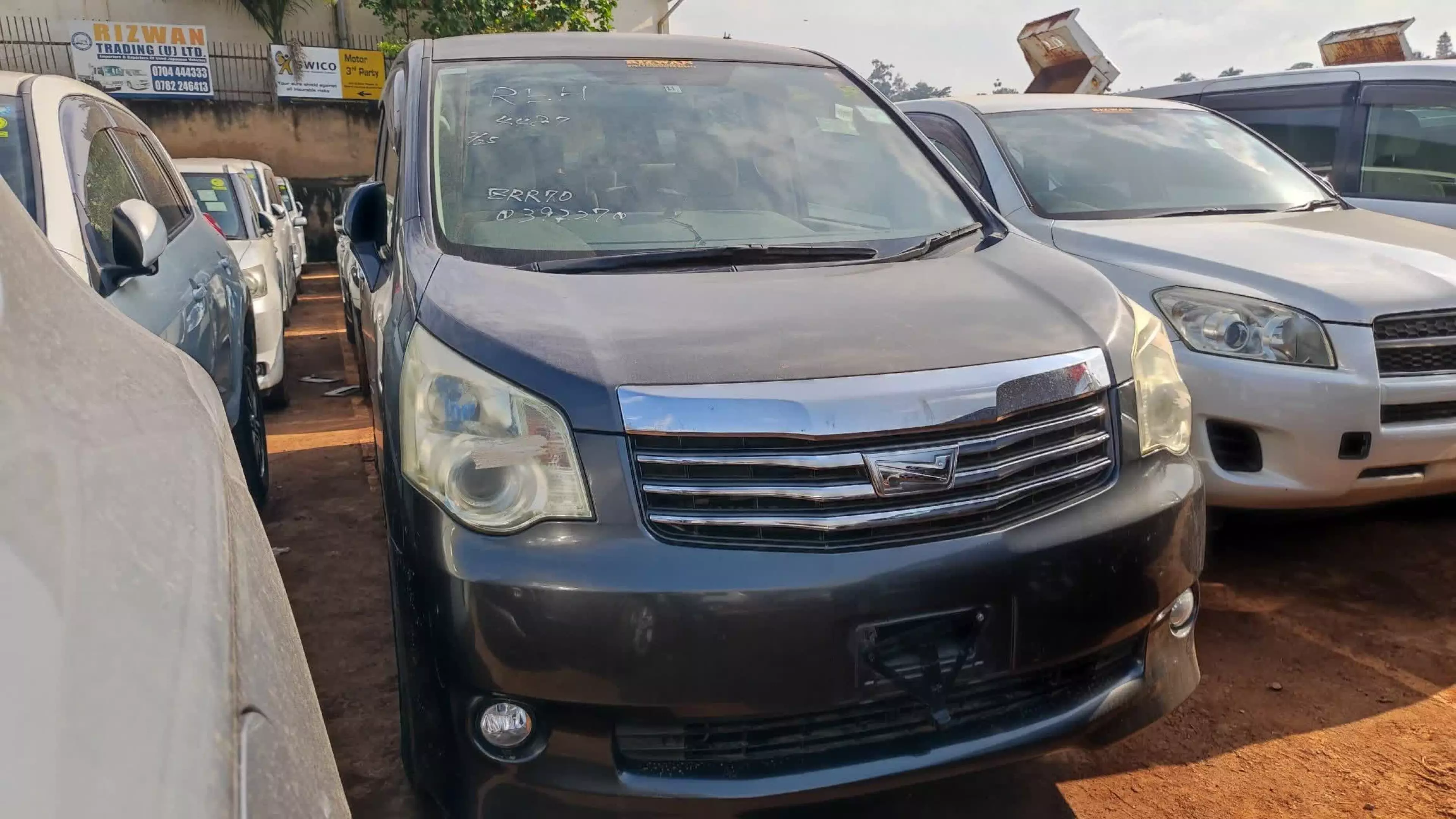 Toyota Noah - 2010