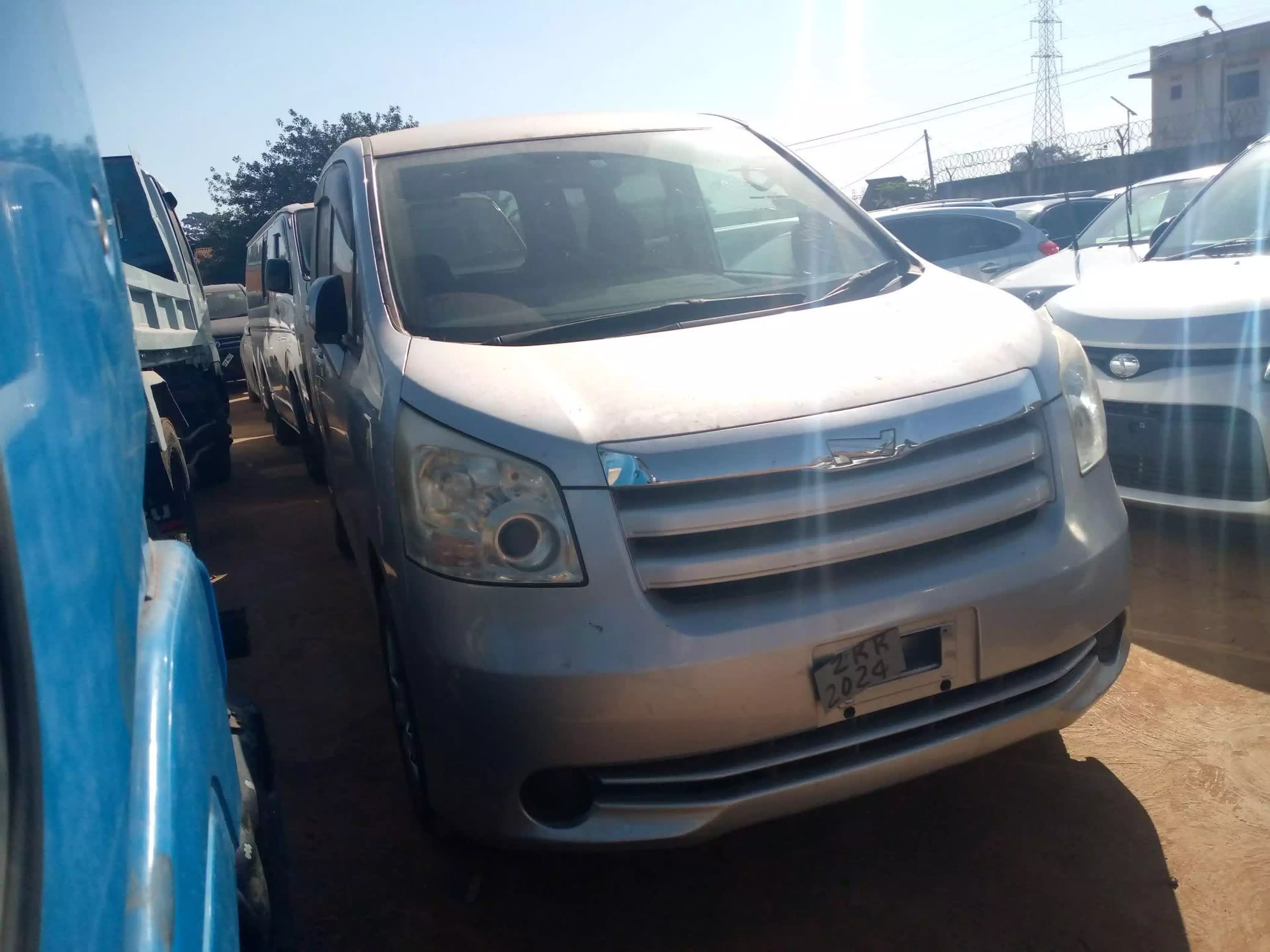 Toyota Noah - 2009