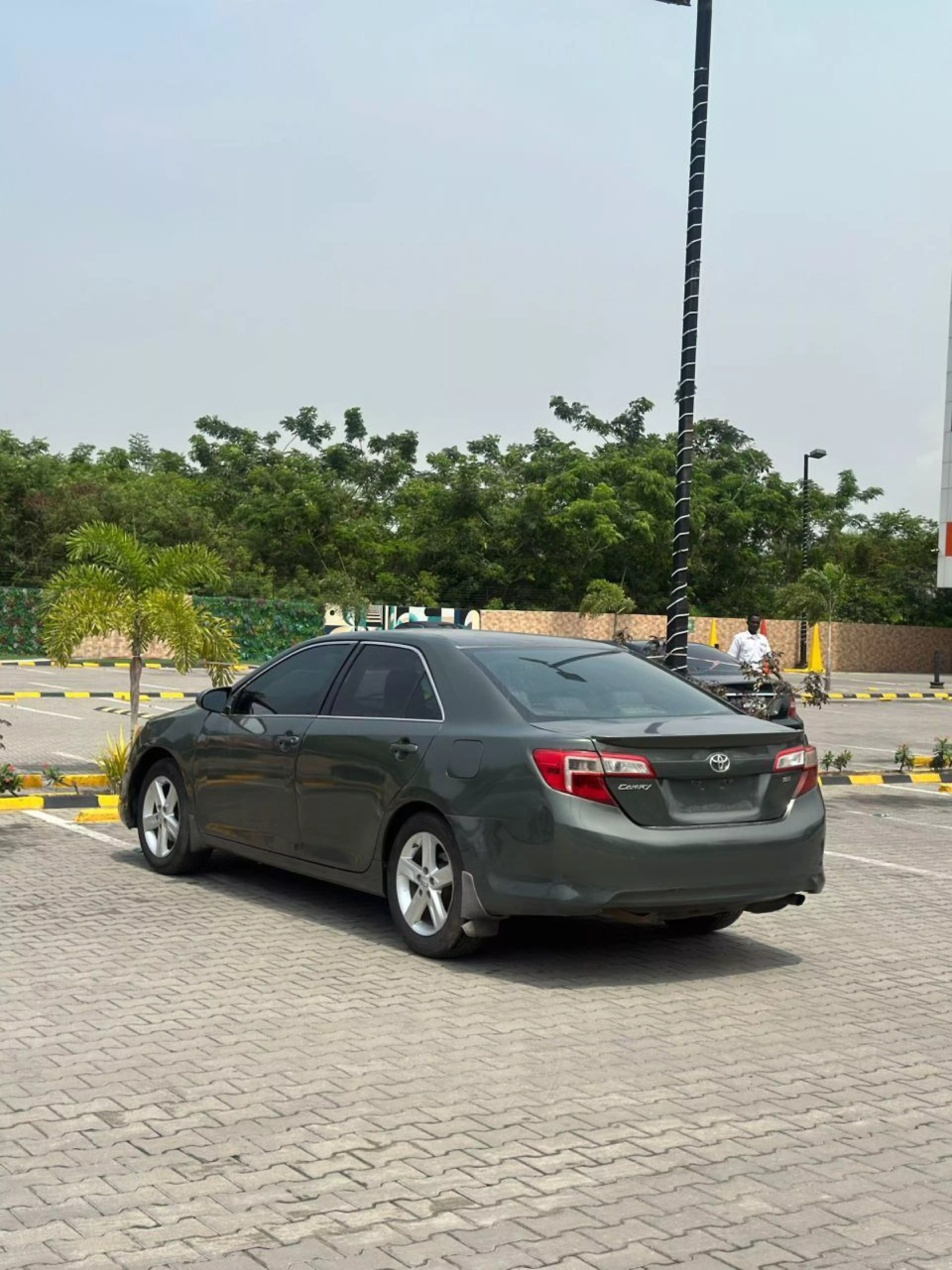 Toyota Camry   - 2012