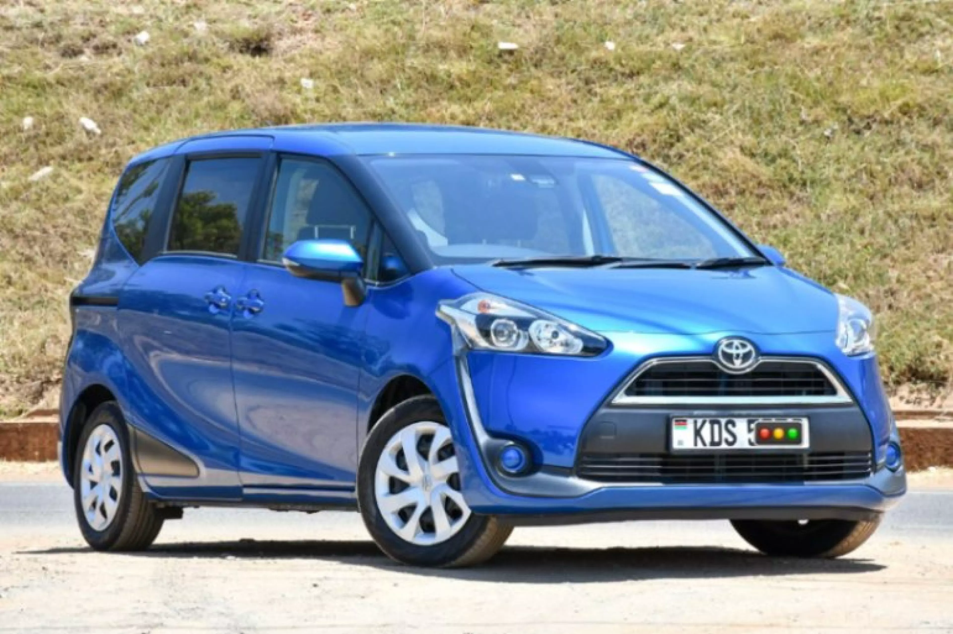 Toyota Sienta - 2017
