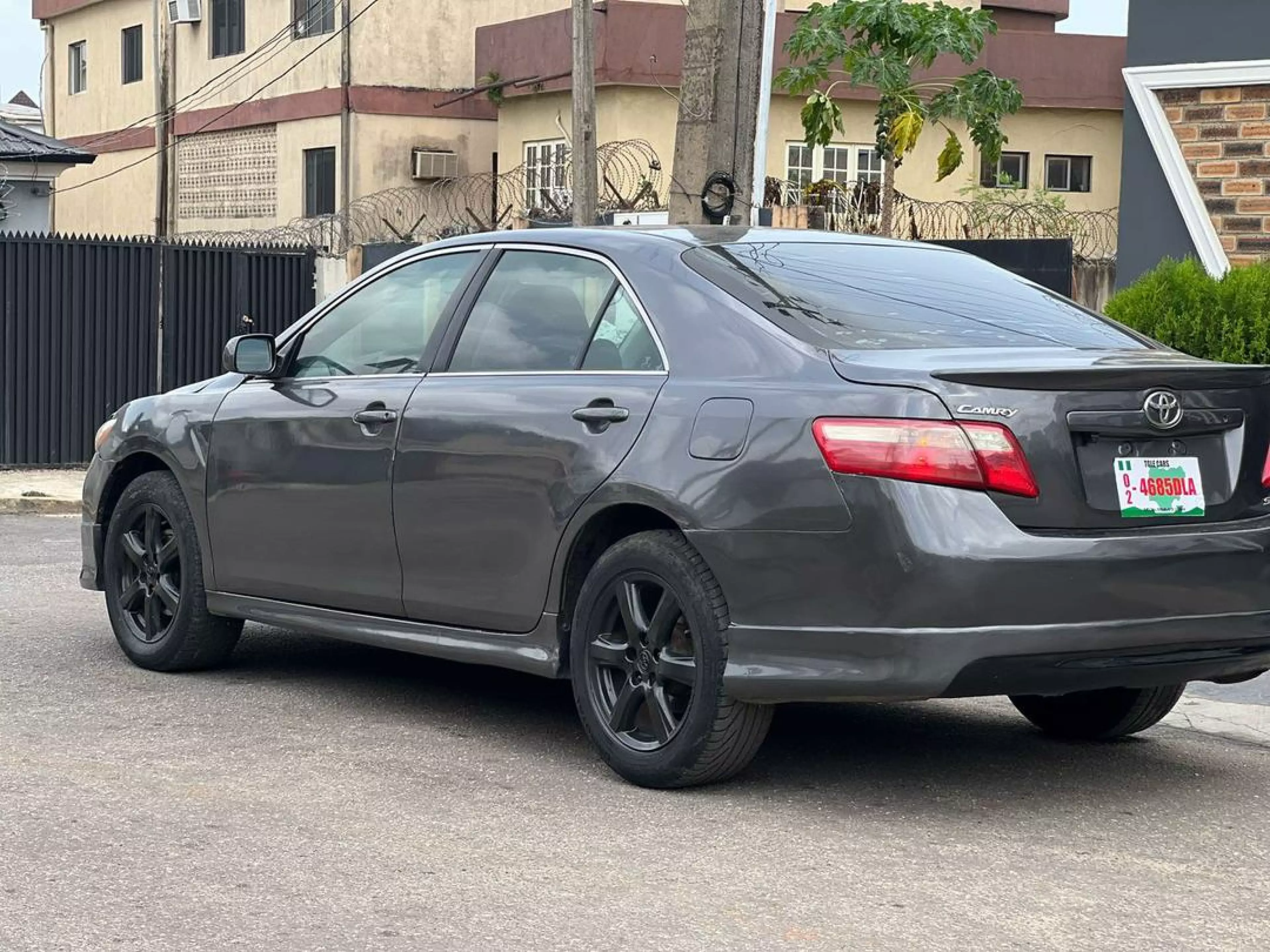 Toyota Camry   - 2009