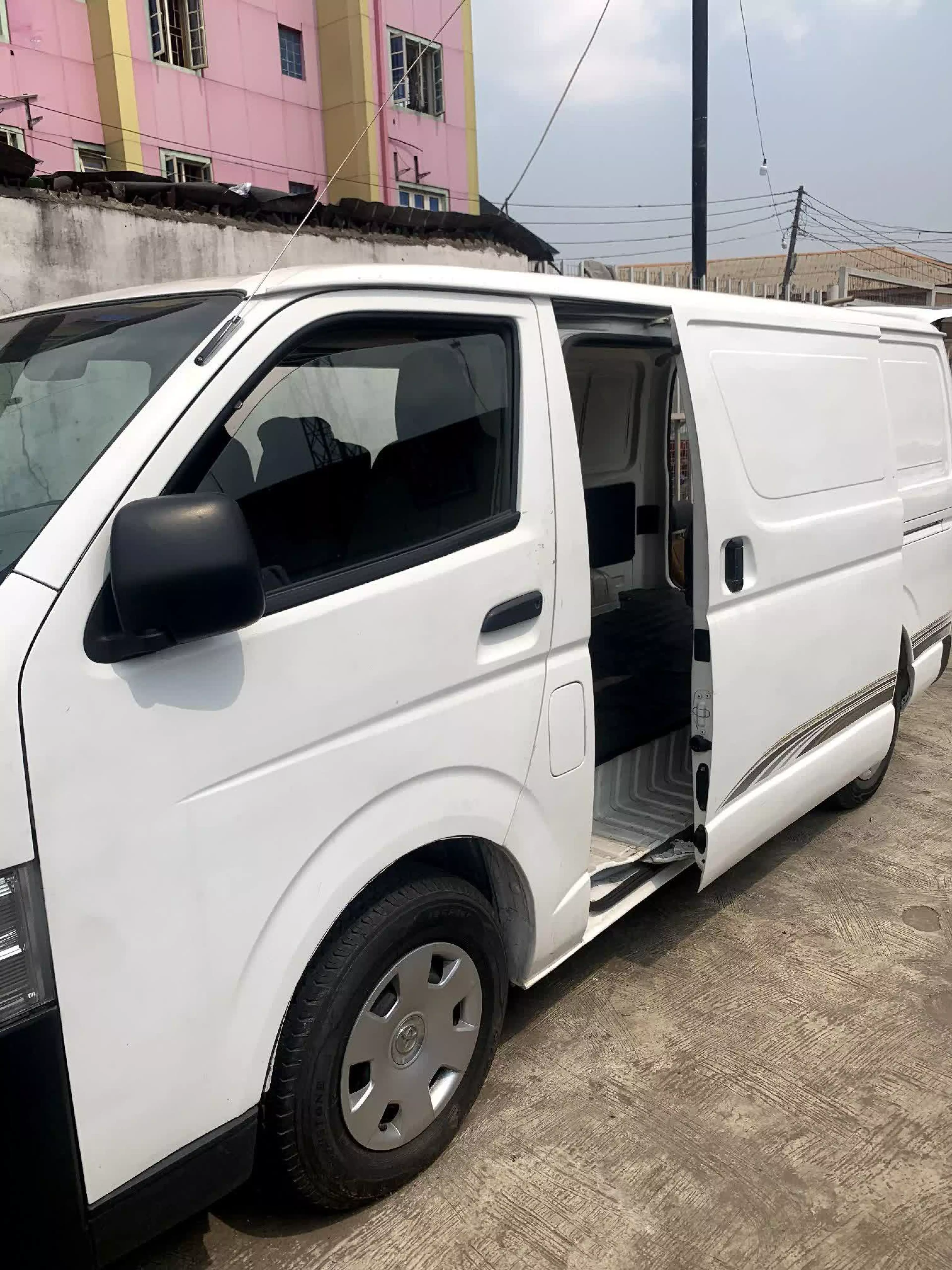 Toyota Hiace - 2011