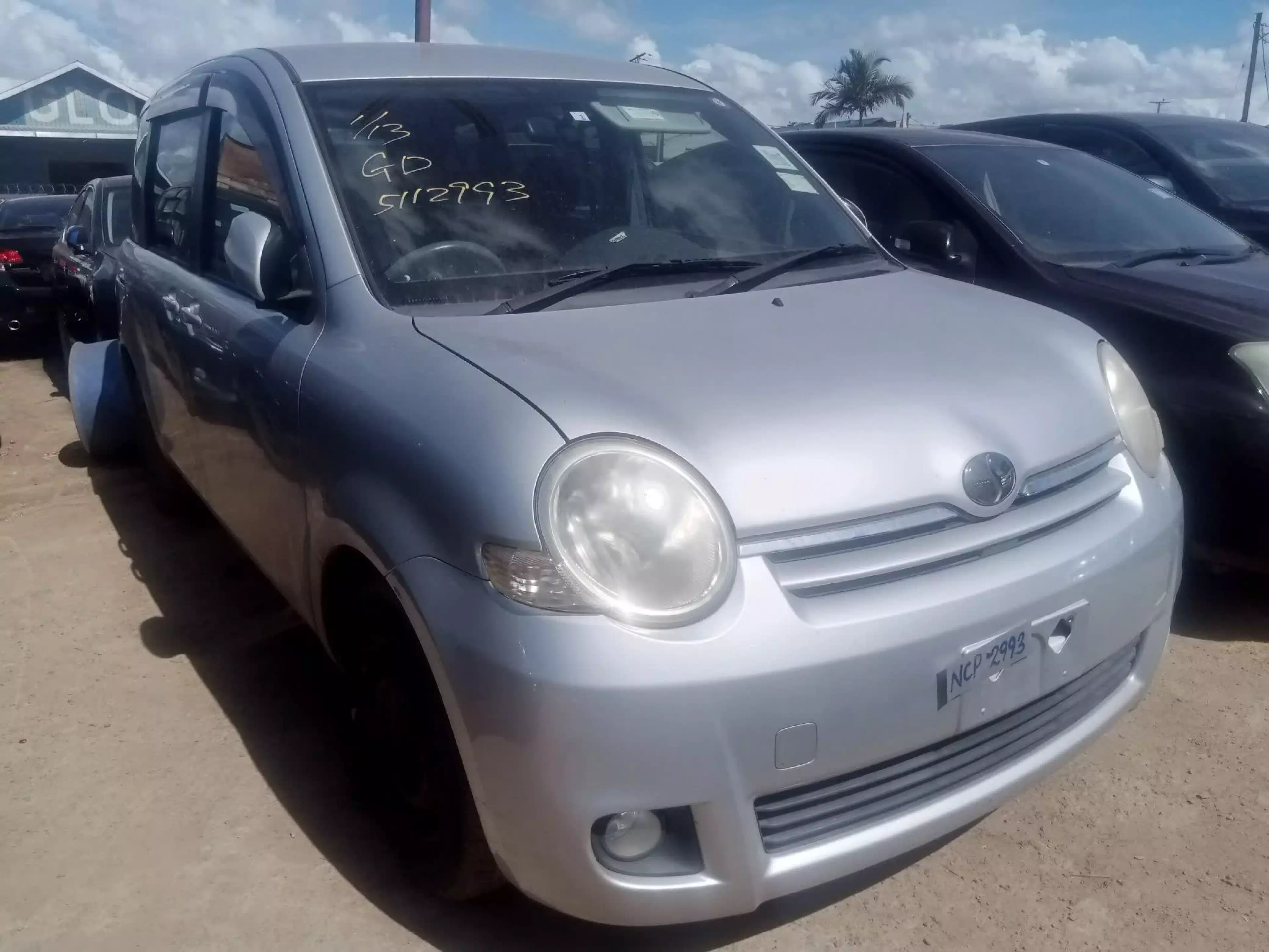 Toyota Sienta - 2009
