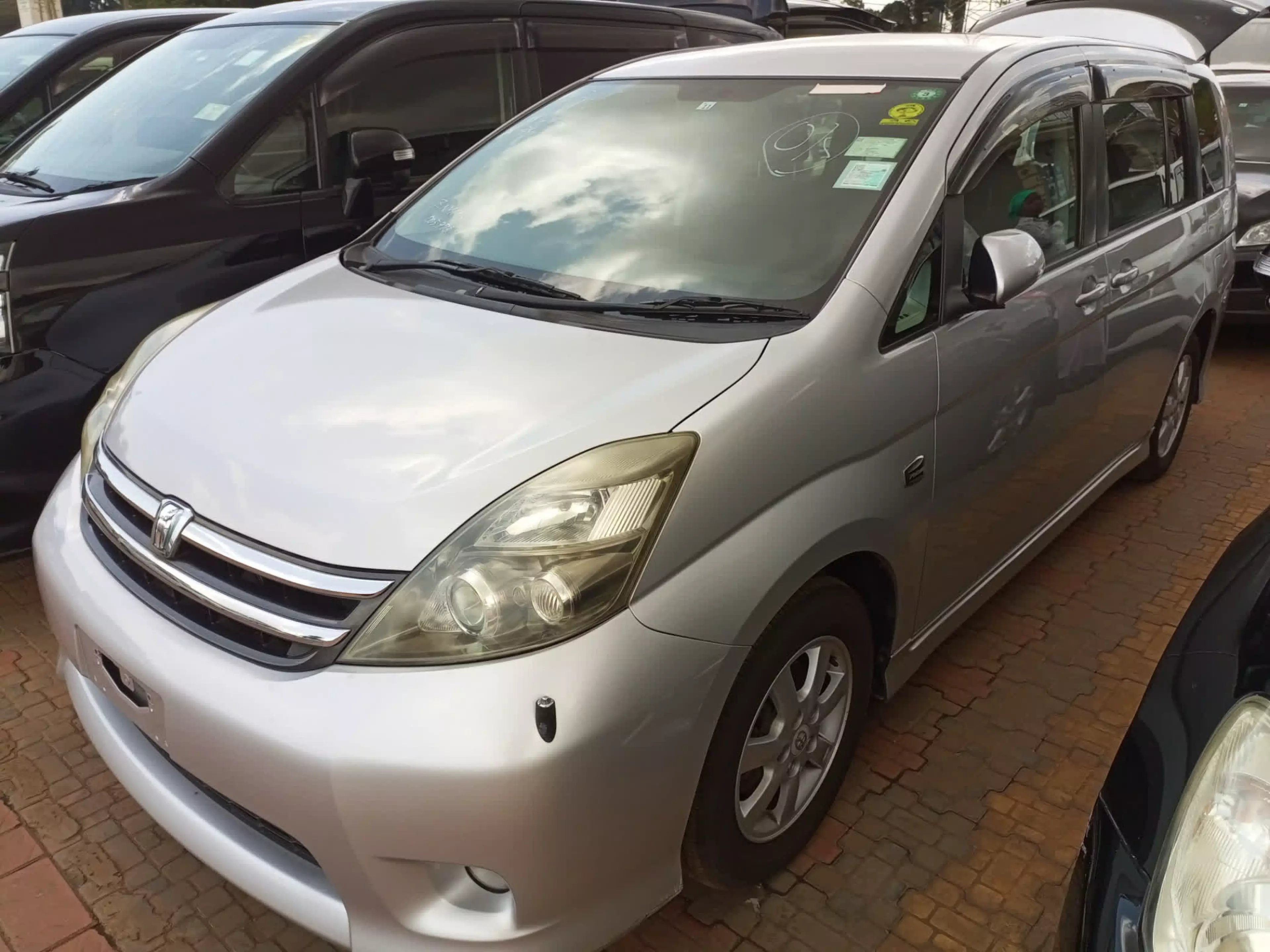 Toyota Isis  - 2008