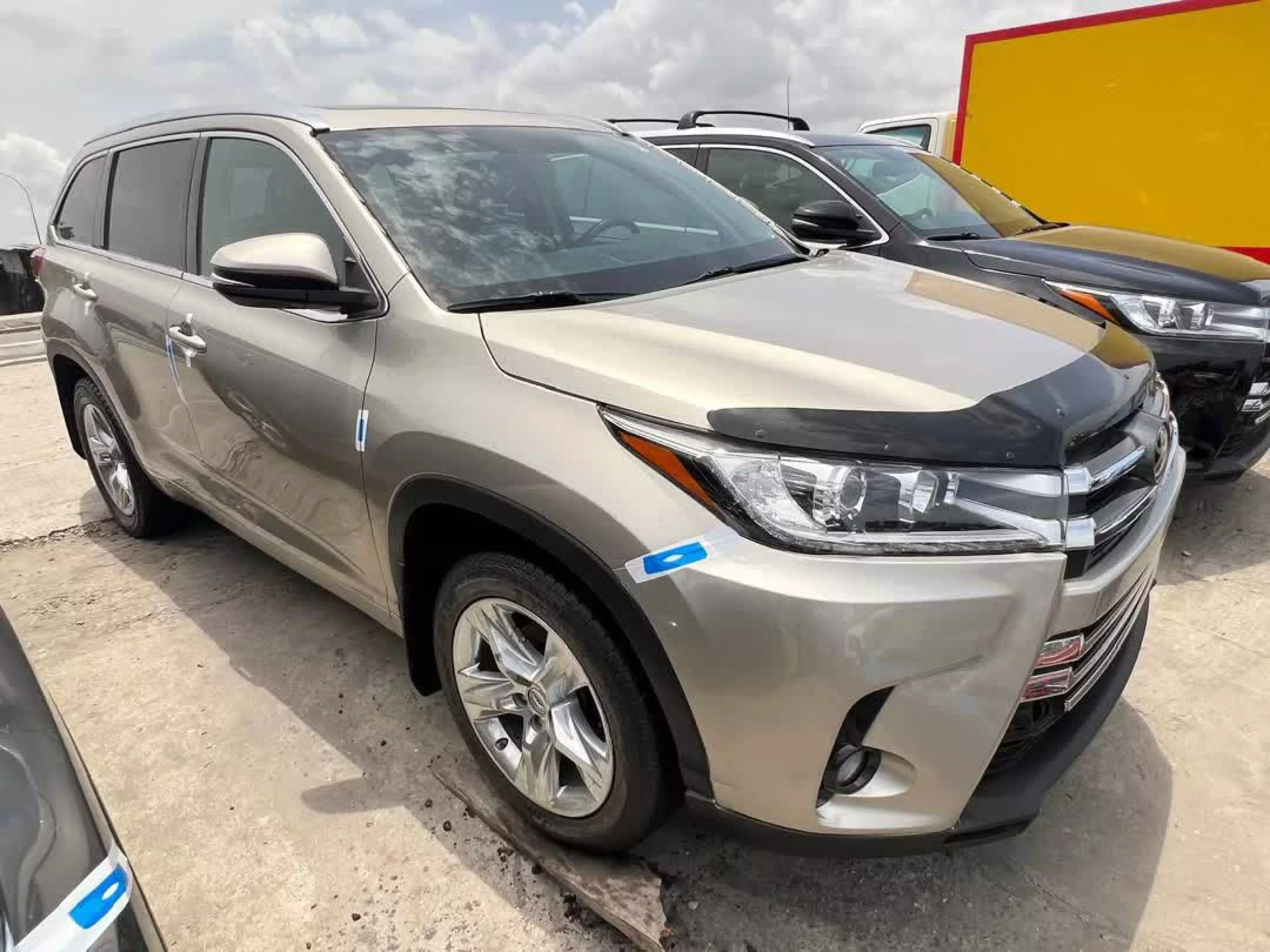 Toyota Highlander   - 2014