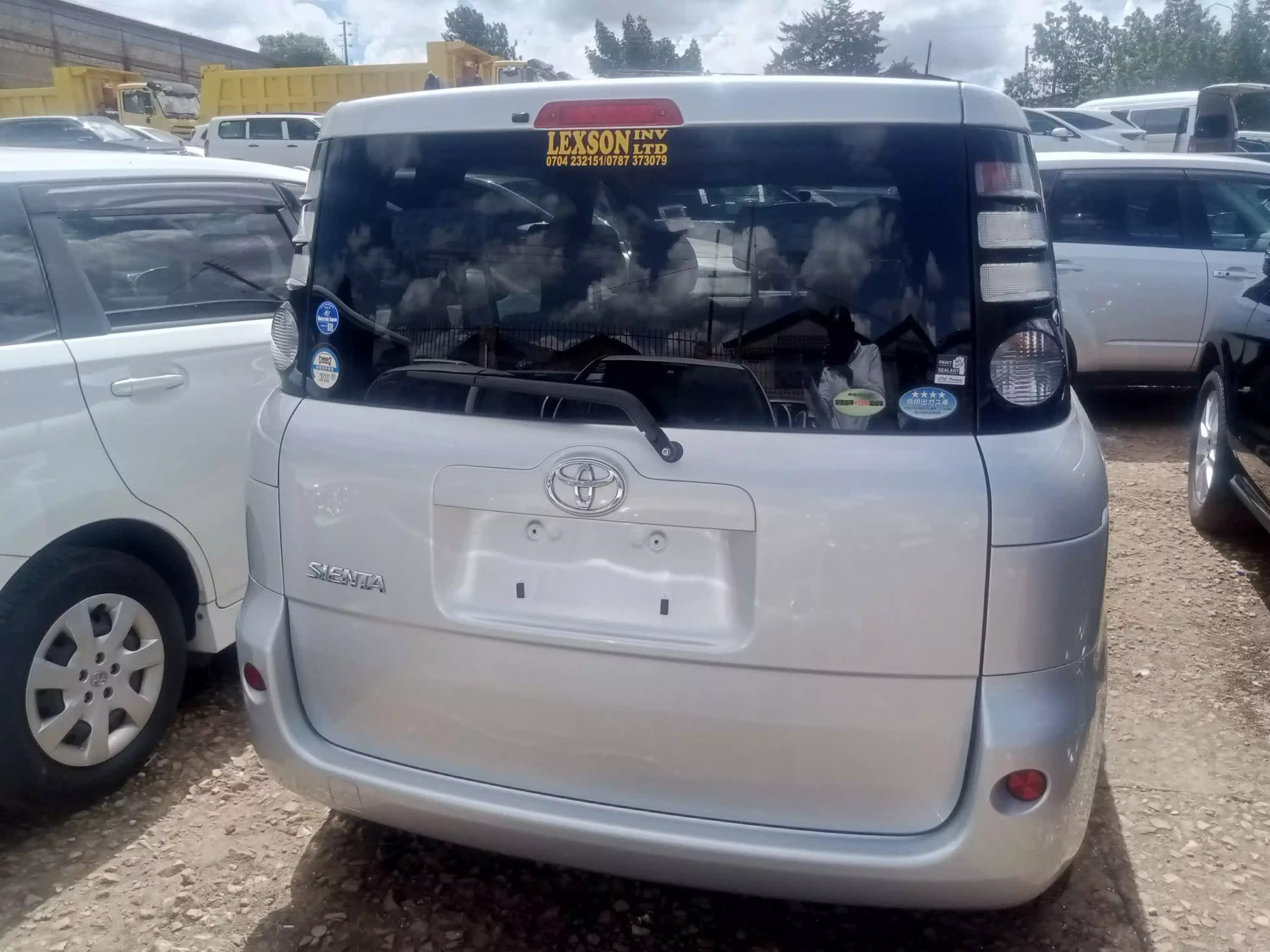 Toyota Sienta   - 2010