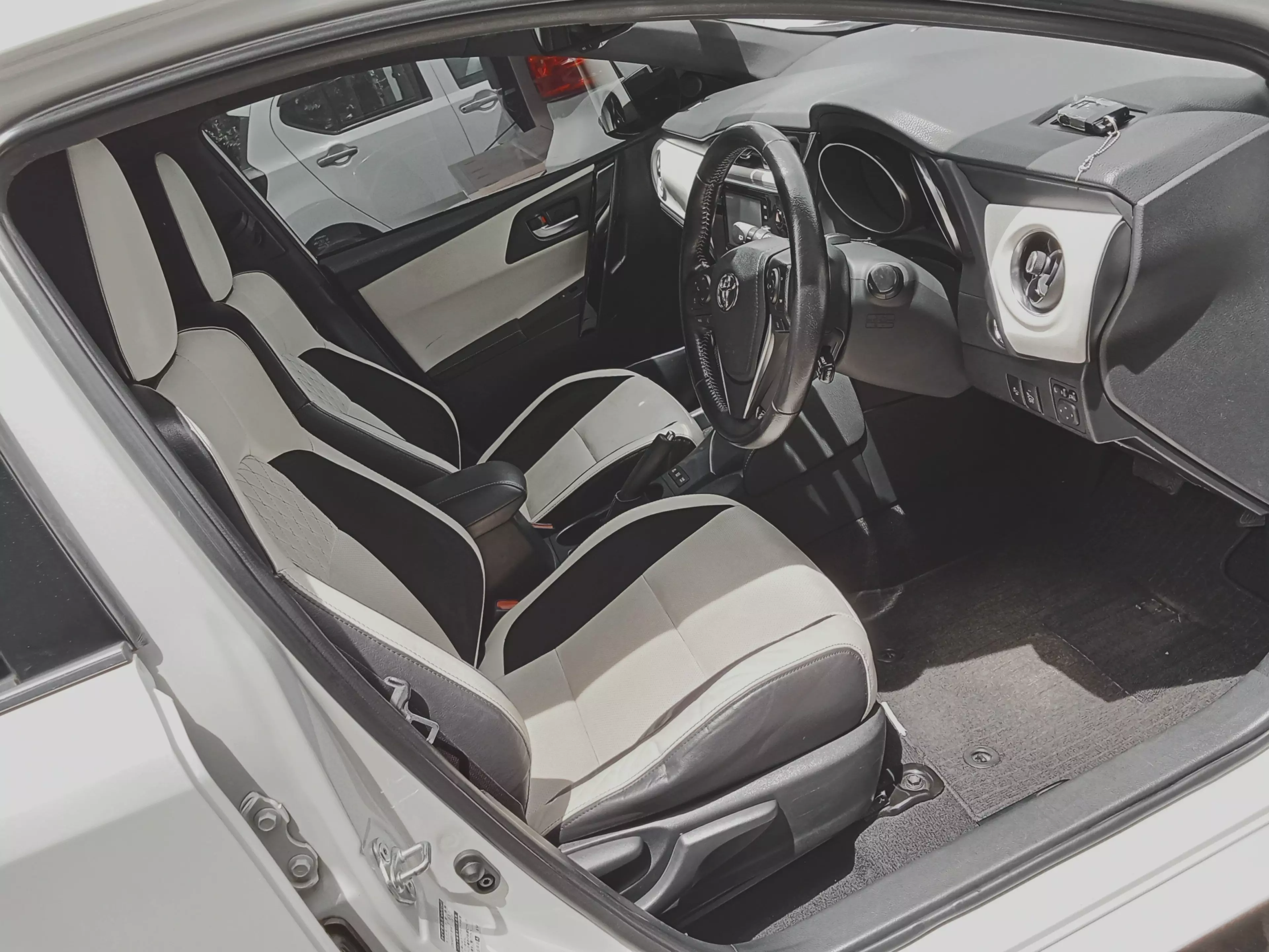 Toyota Auris Hybrid   - 2016