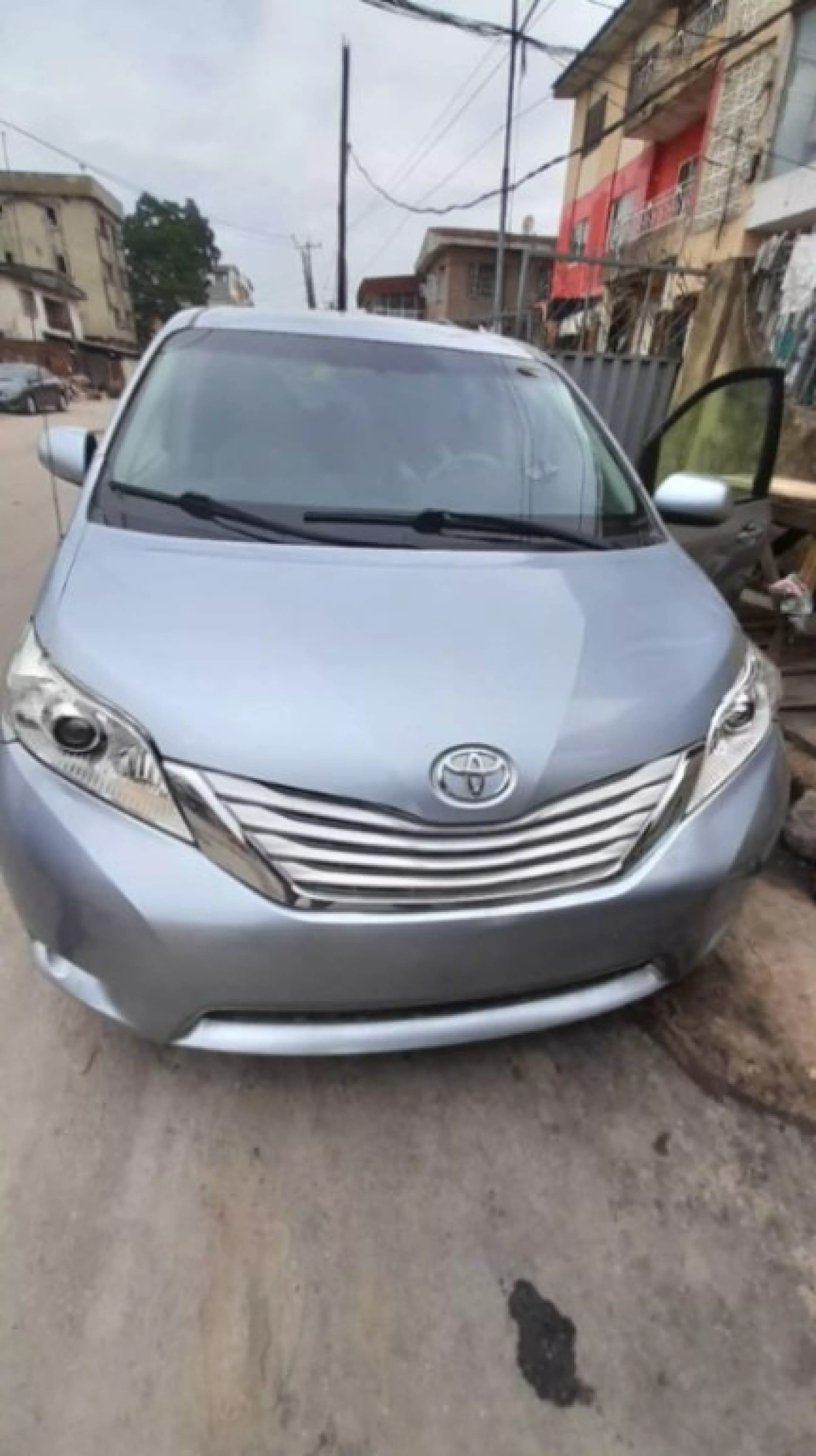 Toyota Sienna - 2011