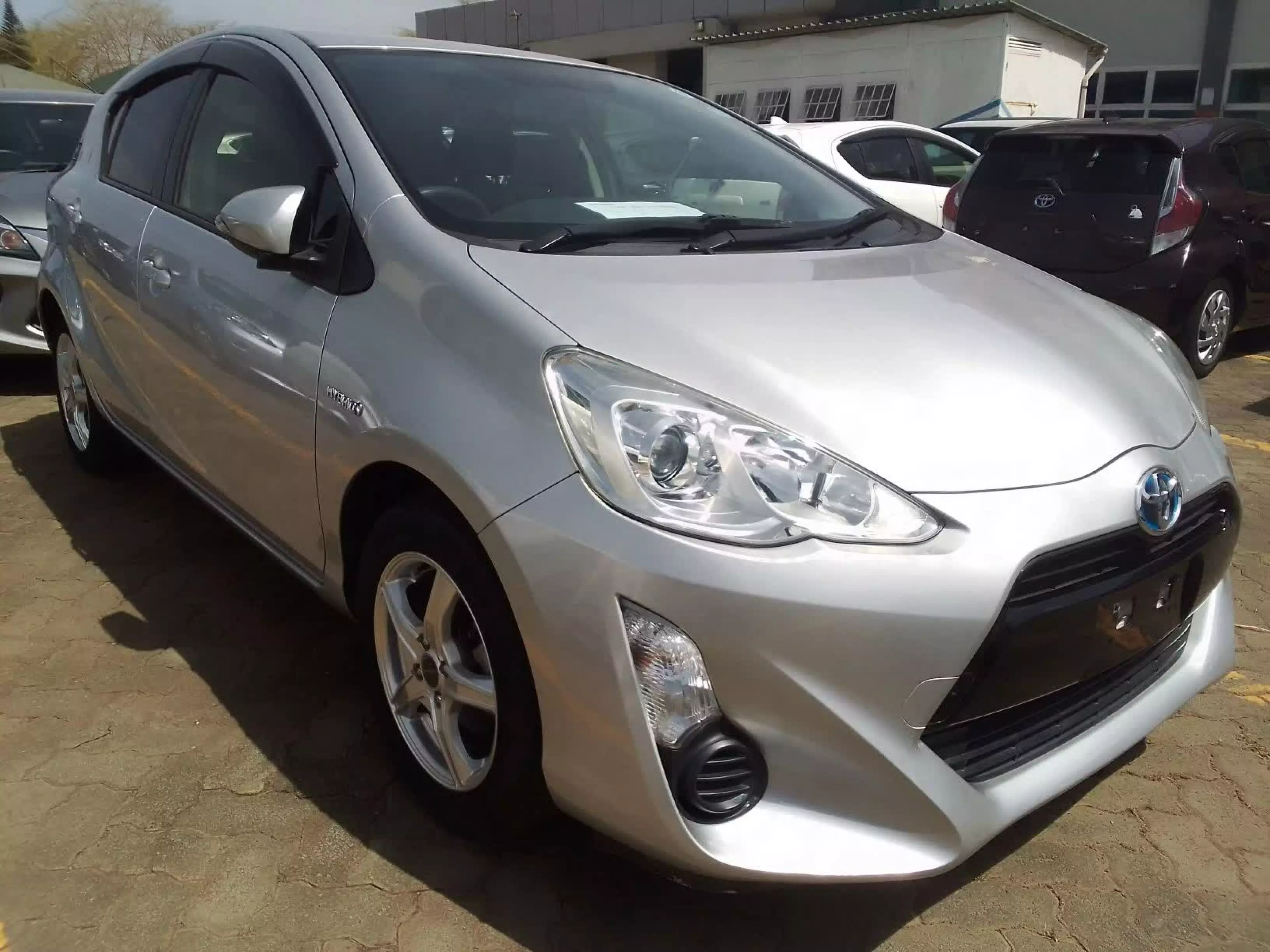 Toyota Aqua Hybrid - 2015