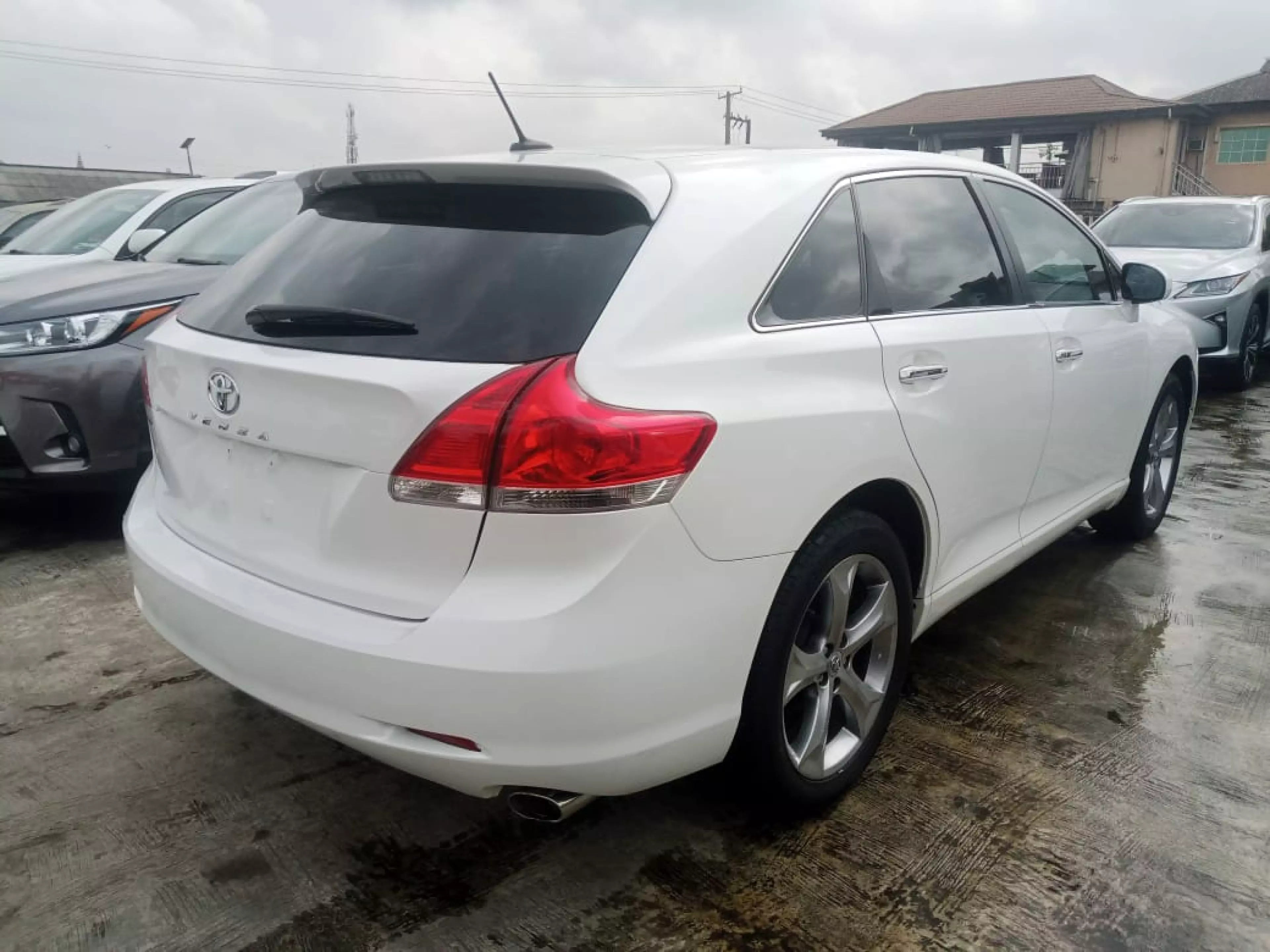 Toyota Venza   - 2011