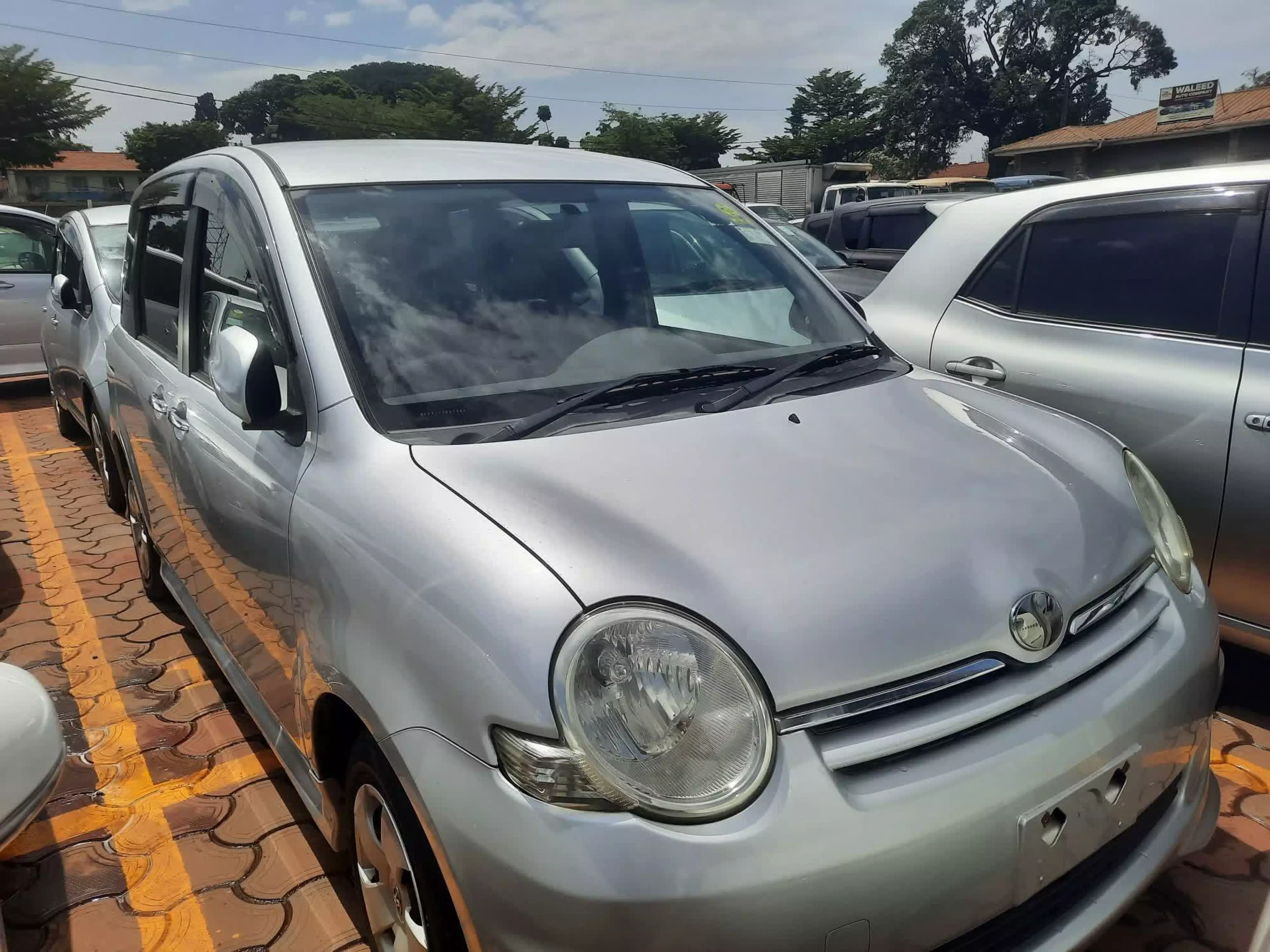 Toyota Sienta - 2008