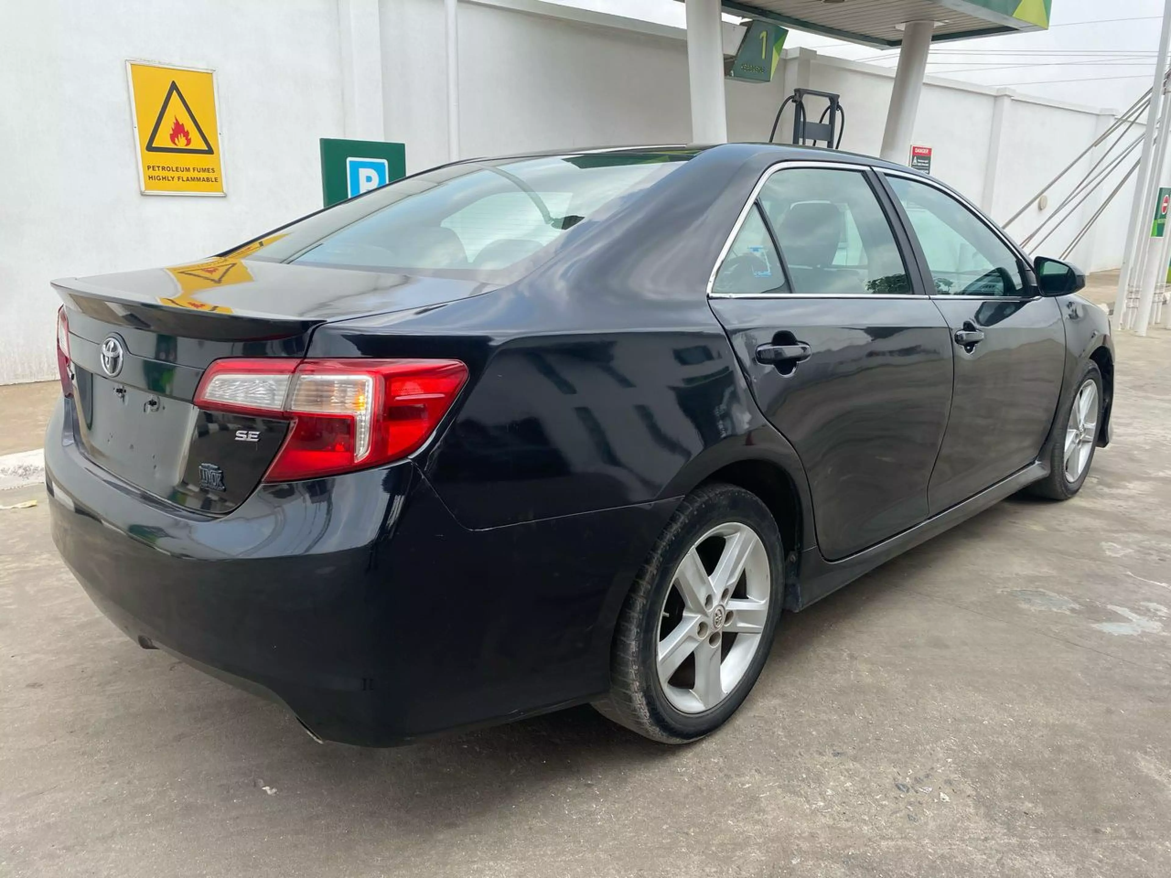 Toyota Camry   - 2014