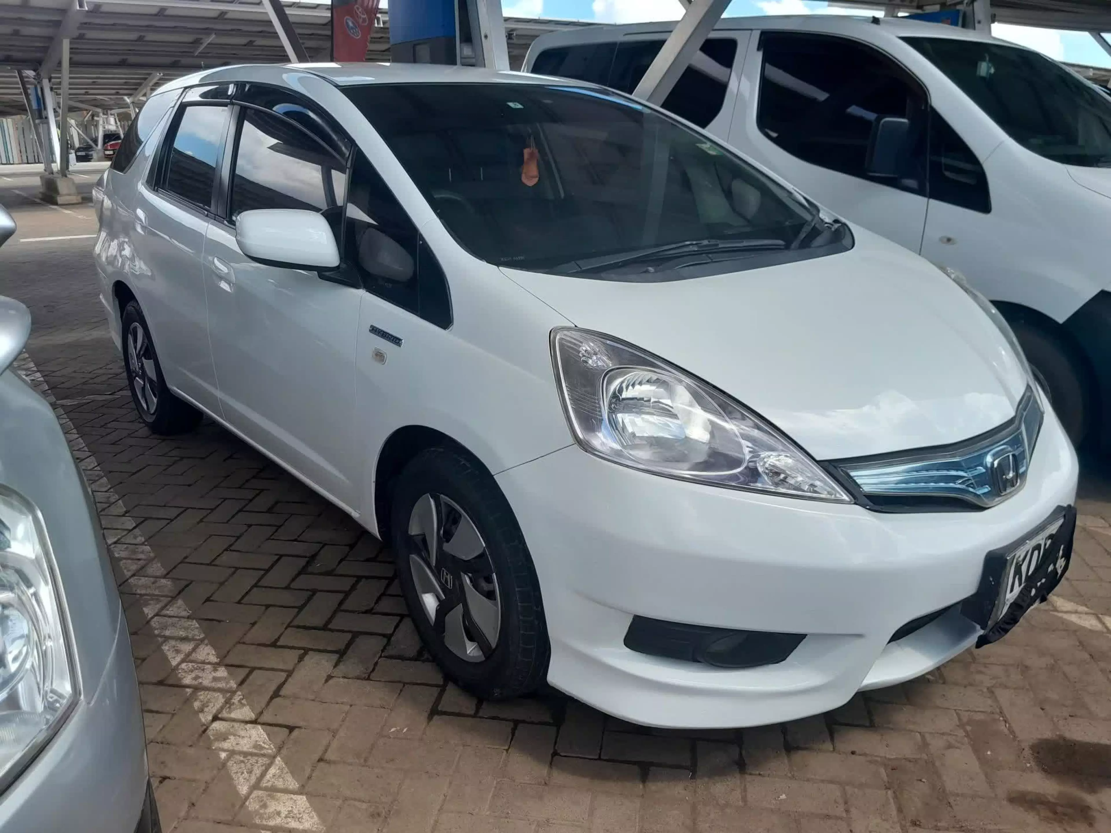 Honda Fit shuttle hybrid - 2013