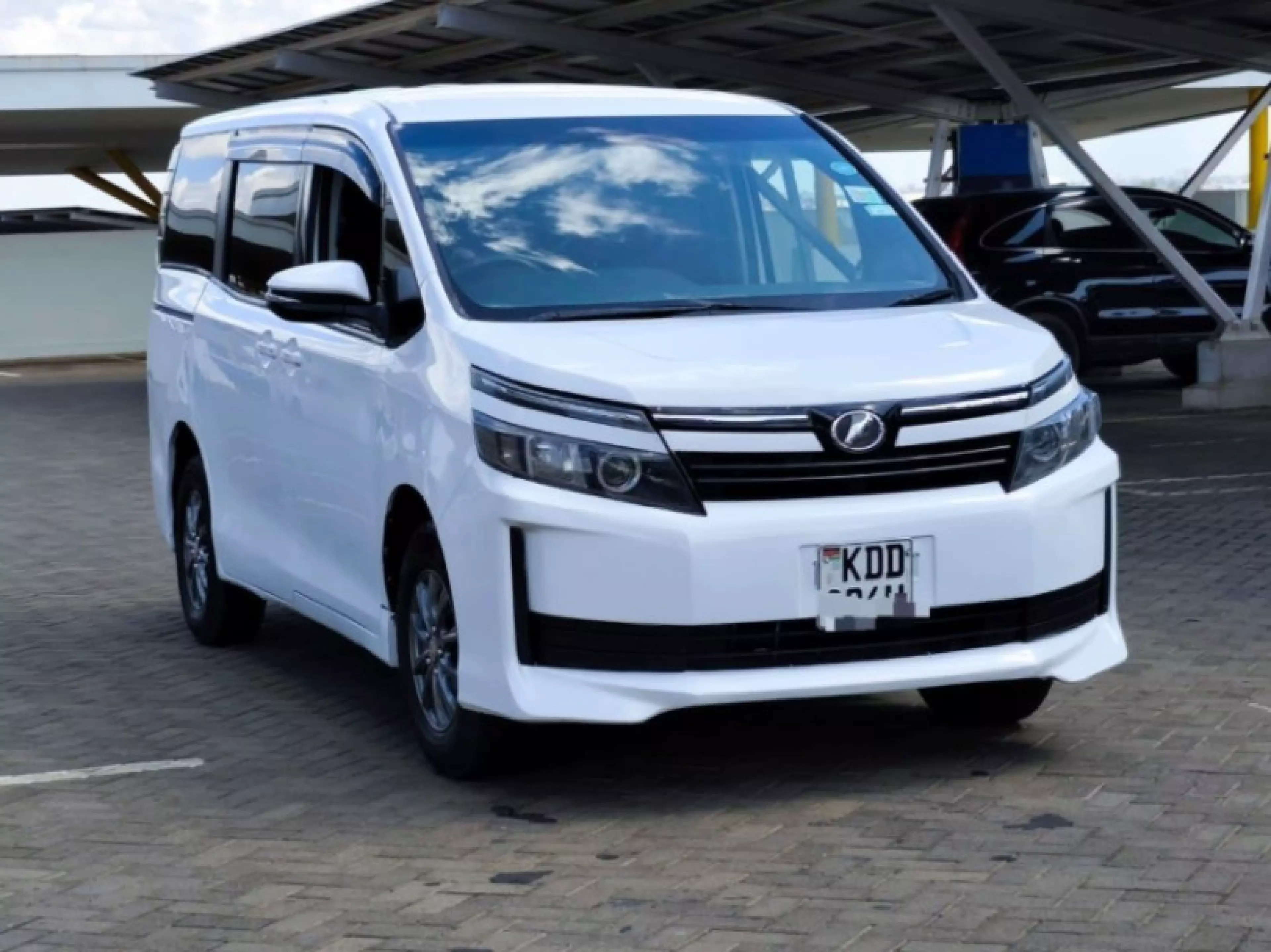 Toyota Voxy  - 2013