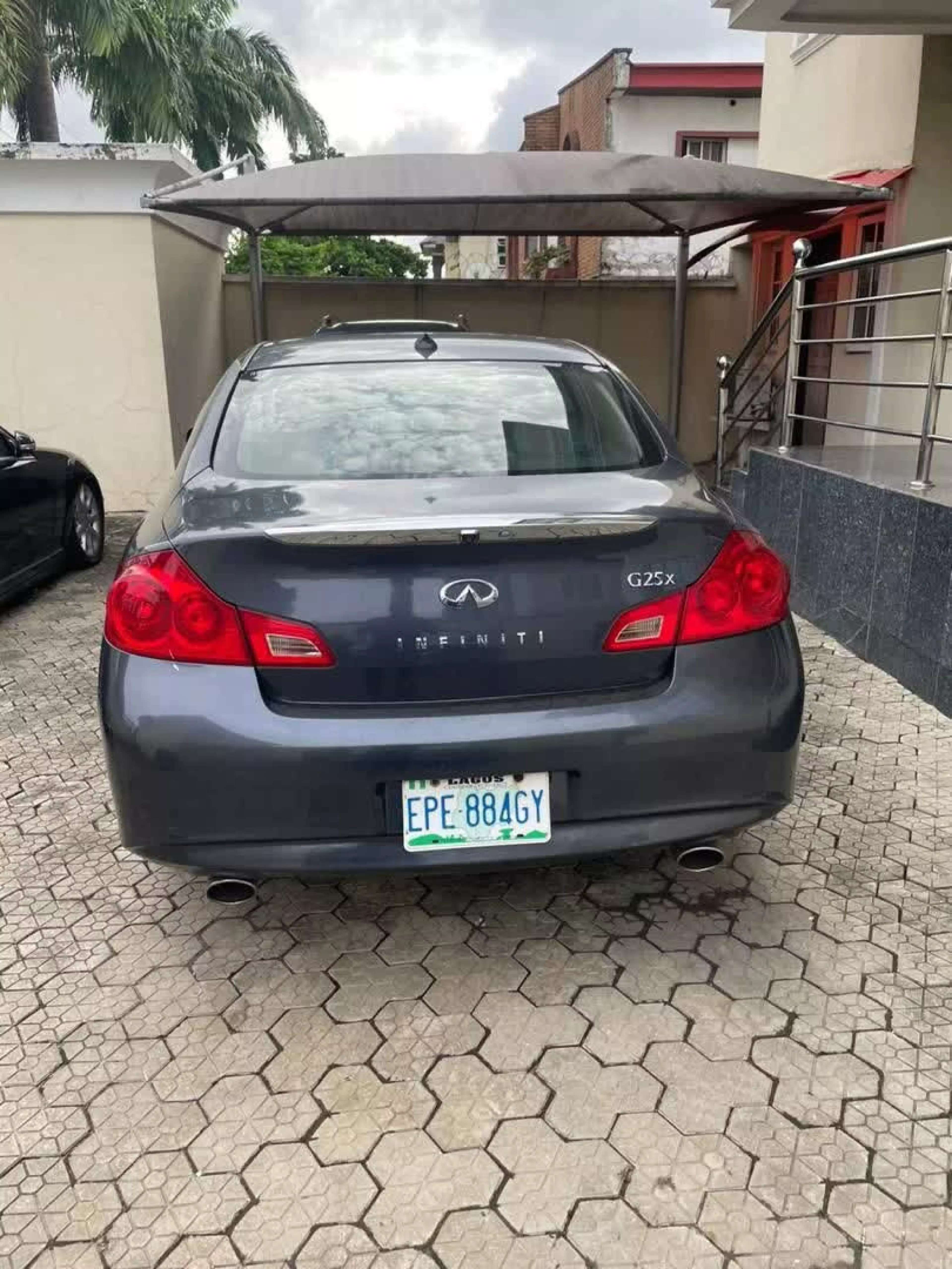Infiniti G - 2012