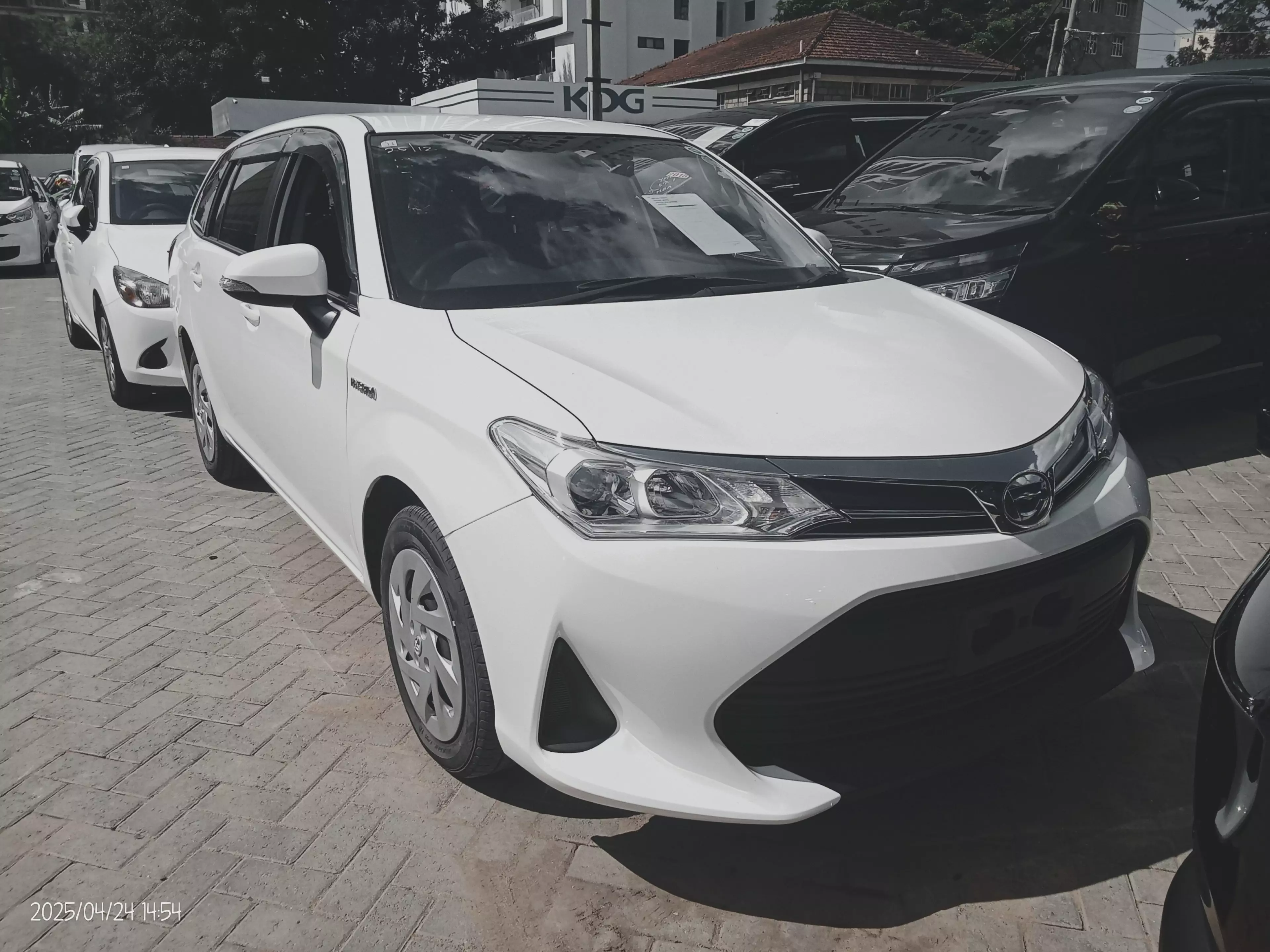Toyota Fielder hybrid    - 2018
