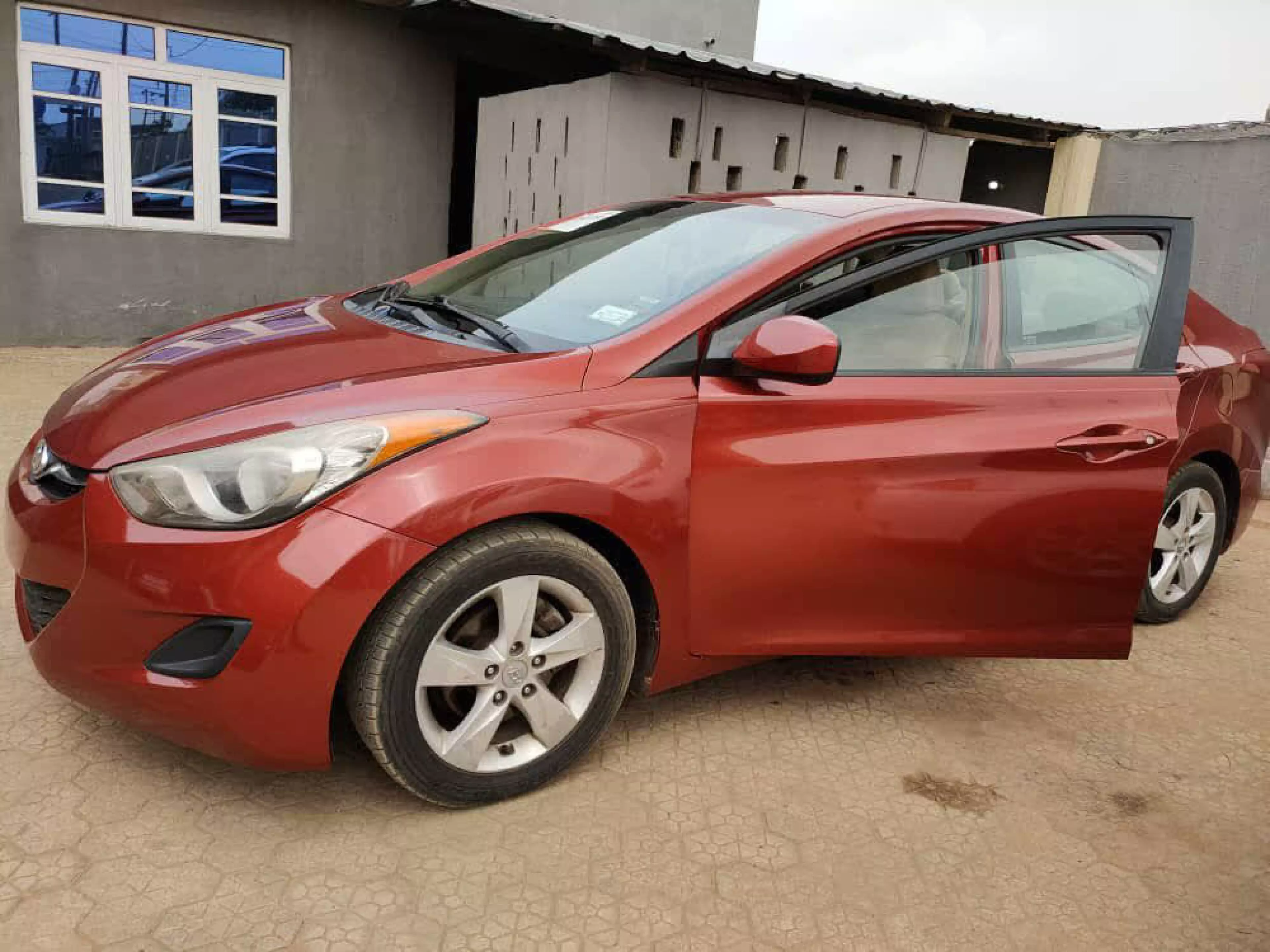 Hyundai Elantra - 2011
